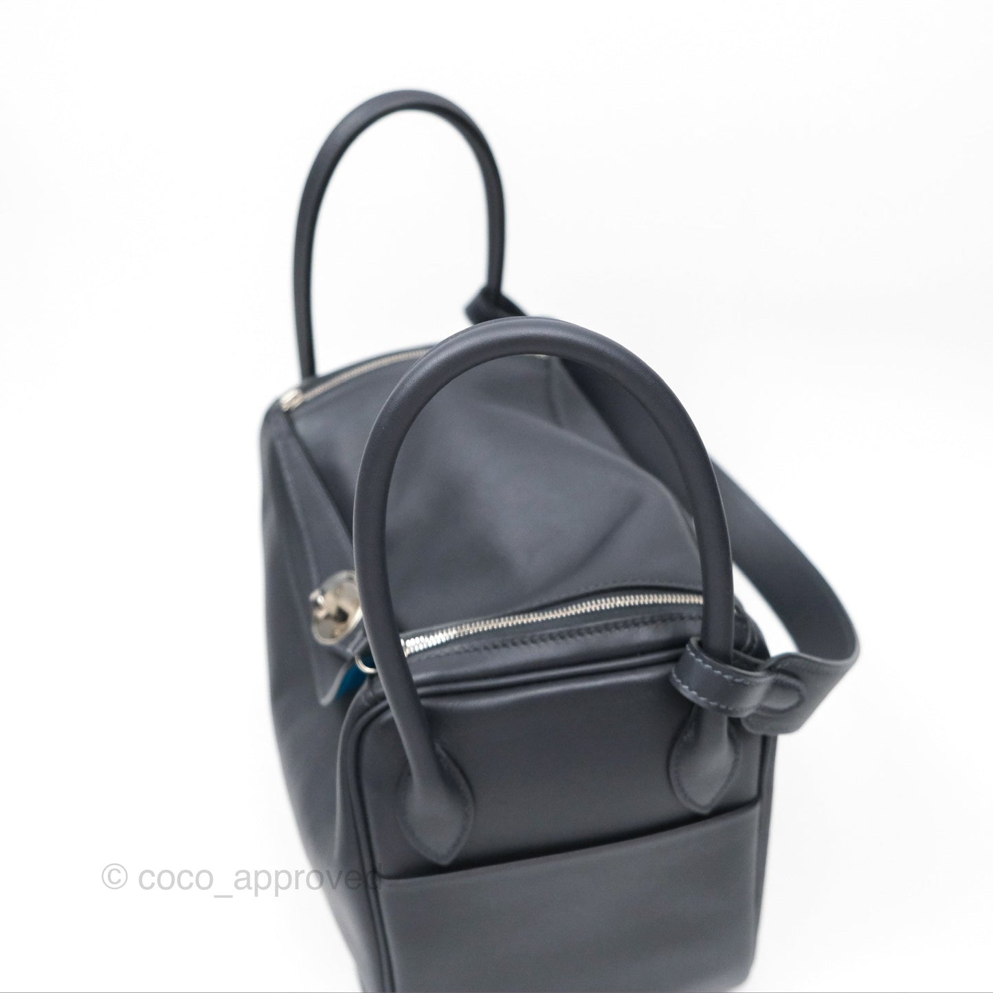 Hermès Lindy 26 Caban/Bleu Frida Swift Palladium Hardware