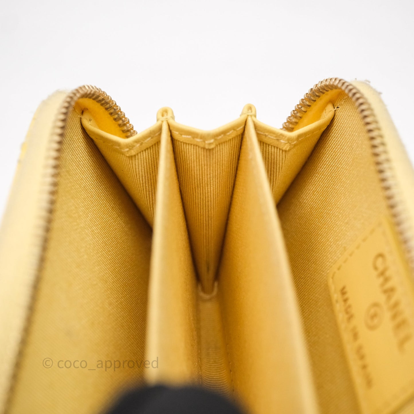 Chanel Quilted Zip Card Holder Caviar Yellow Gold Hardware