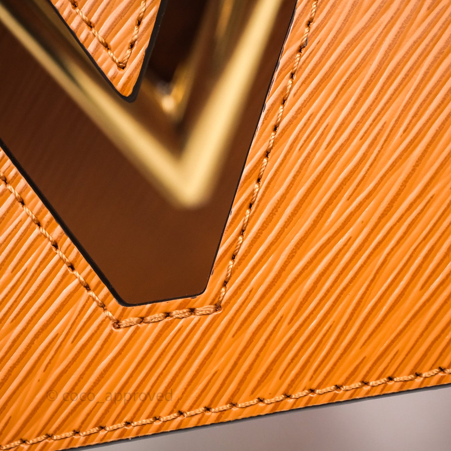 Louis Vuitton Twist Bag MM Gold Honey Epi
