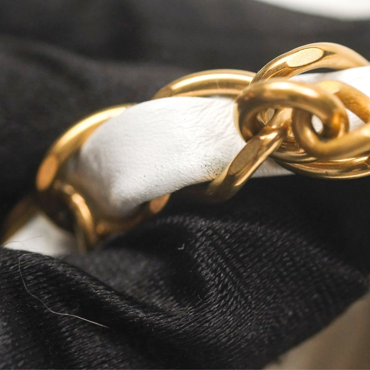 Chanel 22 Medium White Shiny Calfskin Aged Gold Hardware