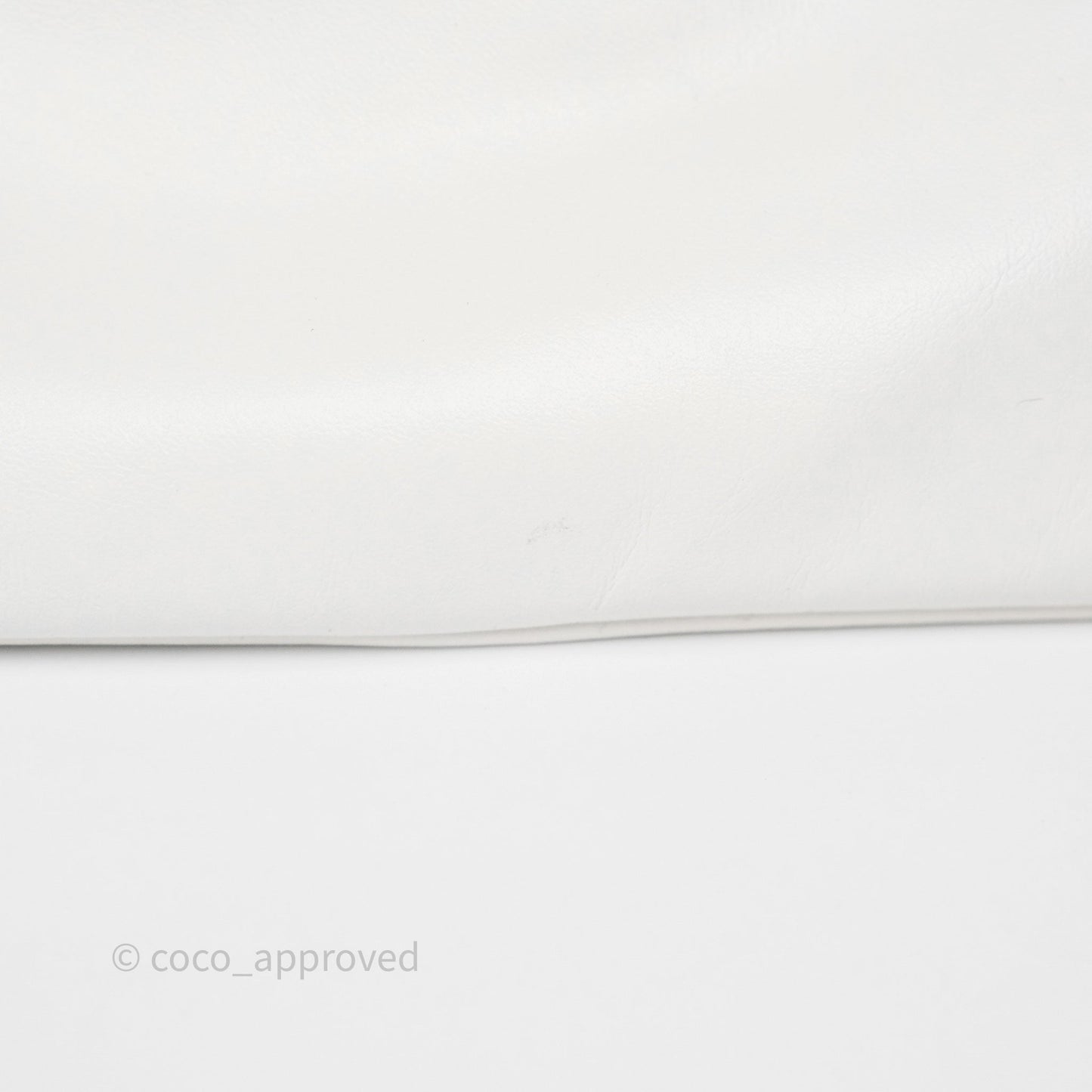 Chanel 22 Medium White Shiny Crumpled Calfskin Aged Gold Hardware