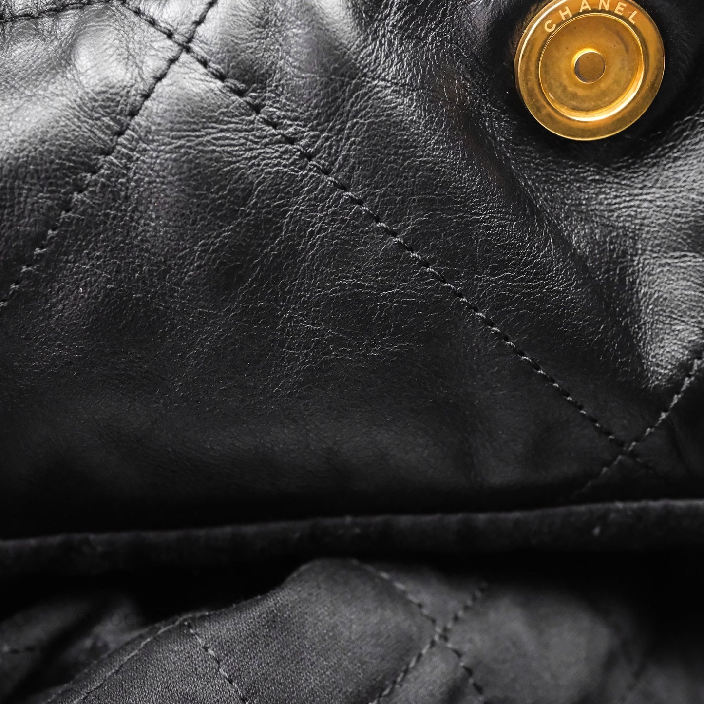 Chanel 22 Bag Medium Black Crumpled Calfskin Aged Gold Hardware