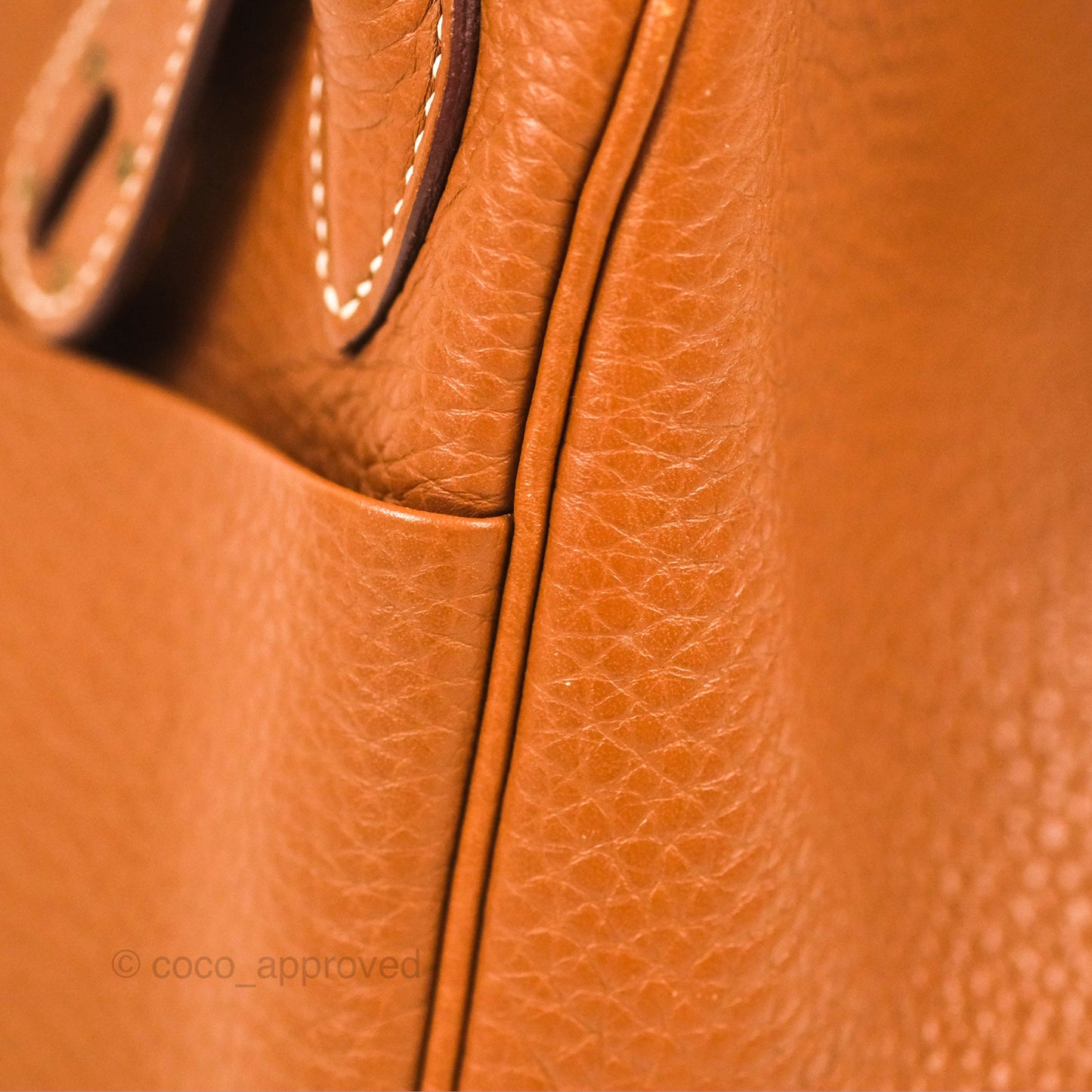 Hermès Lindy 26 Gold Taurillon Clemence Gold Hardware