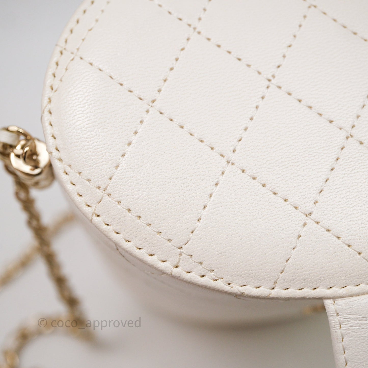 Chanel Quilted Round Vanity Clutch With Chain White Lambskin Gold Hardware