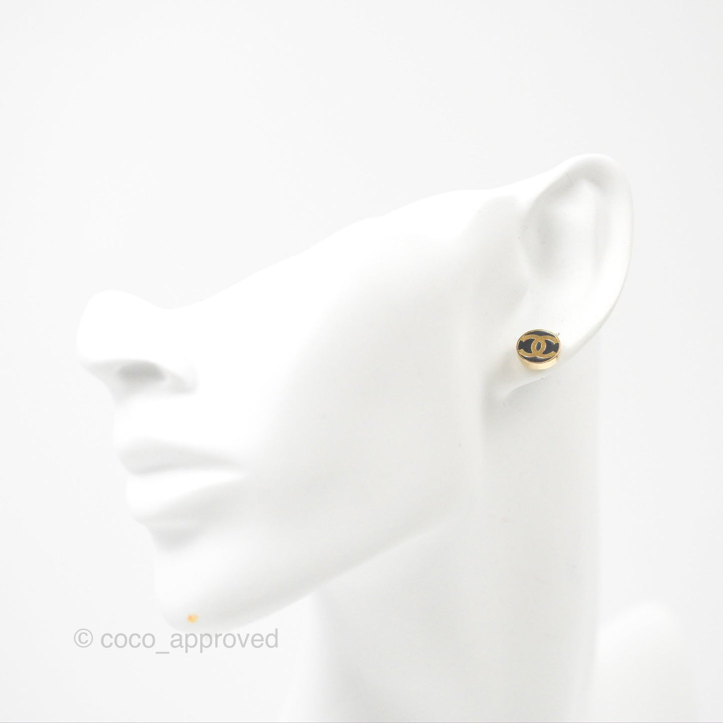 Chanel Round CC Black Earrings Gold Tone 17A