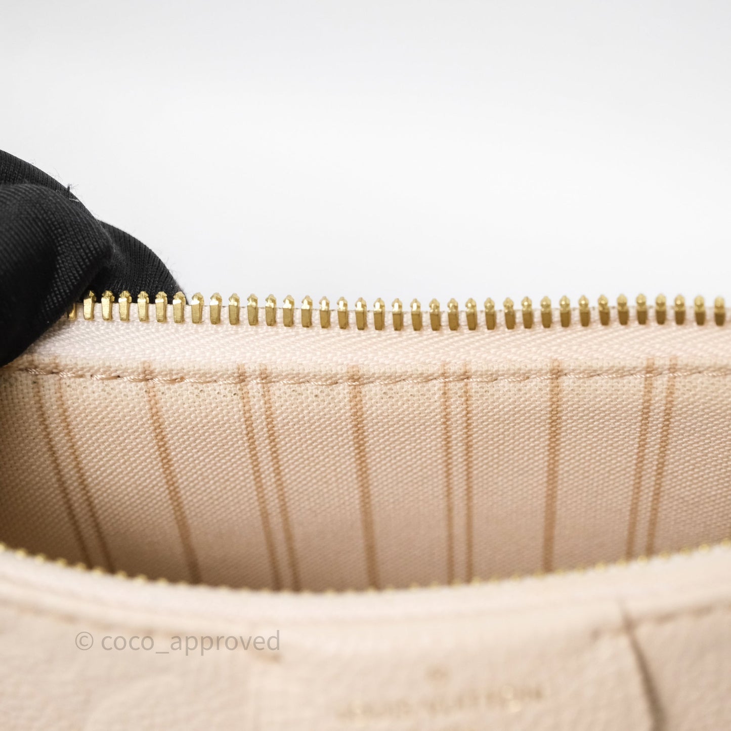 Louis Vuitton Easy Pouch On Strap Crème Monogram Empreinte Leather