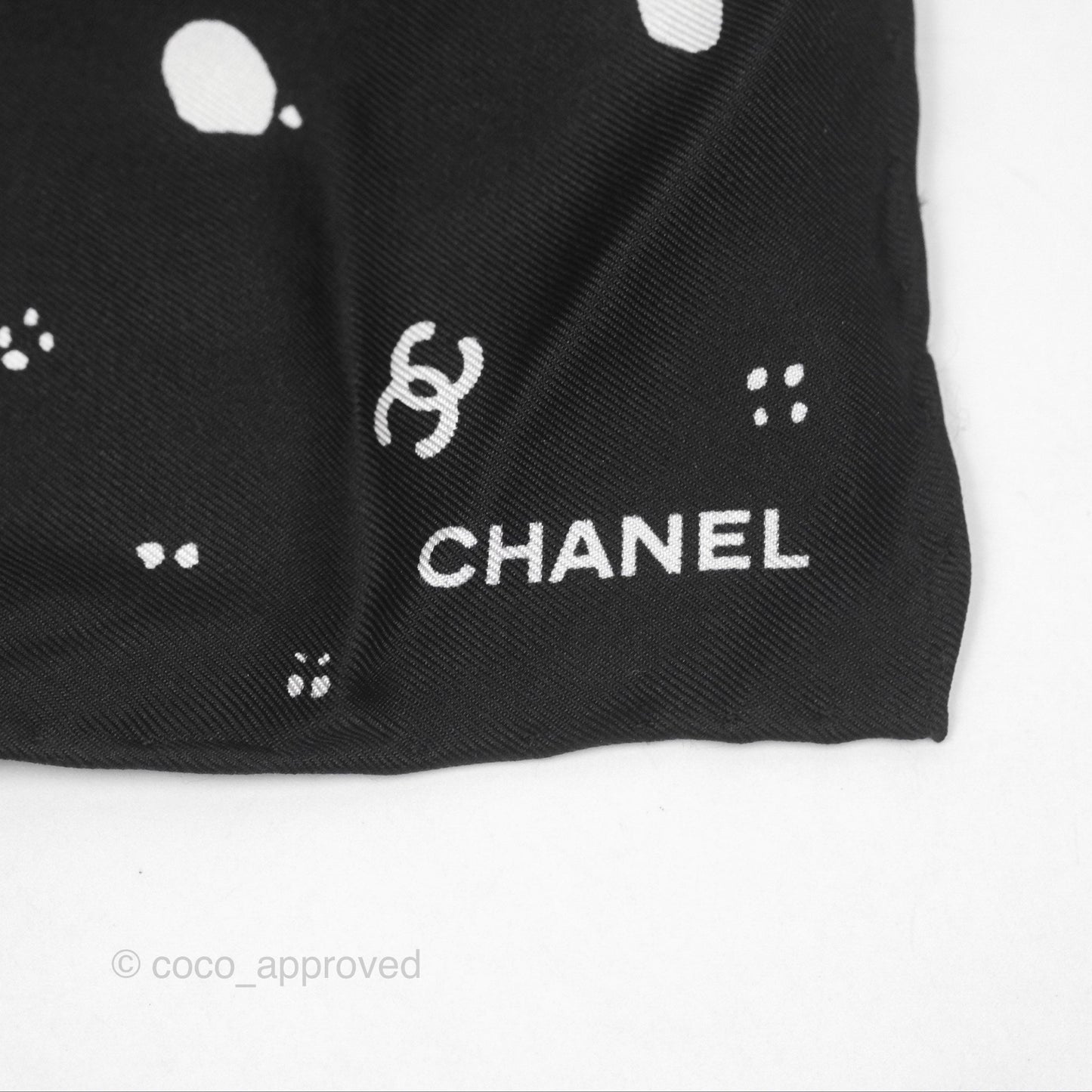 Chanel Floral Print Silk Hair Accessory in Black/ White