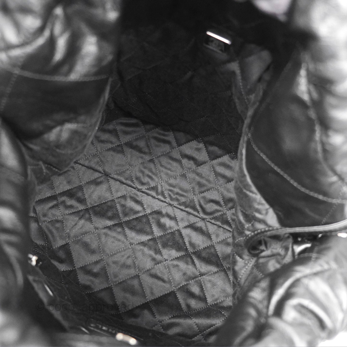 Chanel 22 Bag Medium Black Calfskin So Black Hardware