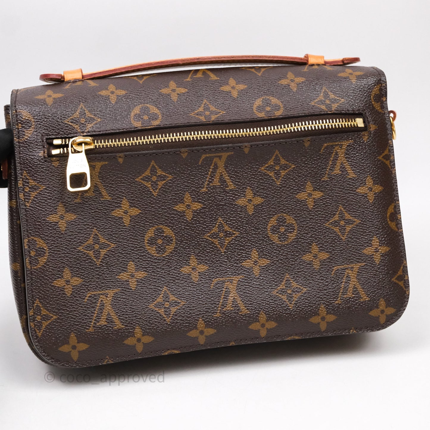 Louis Vuitton Pochette Metis Monogram Canvas