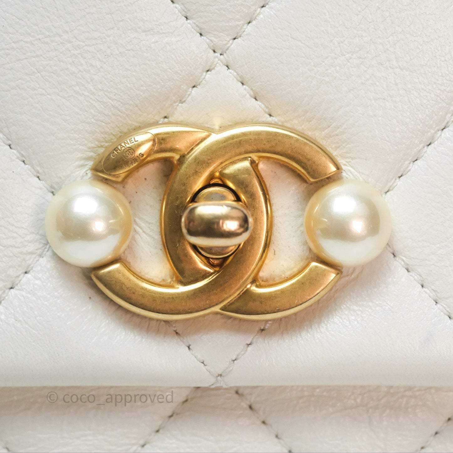 Chanel Quilted Pearl Flap Bag White Shiny Crumpled Calfskin Aged Gold Hardware 22C