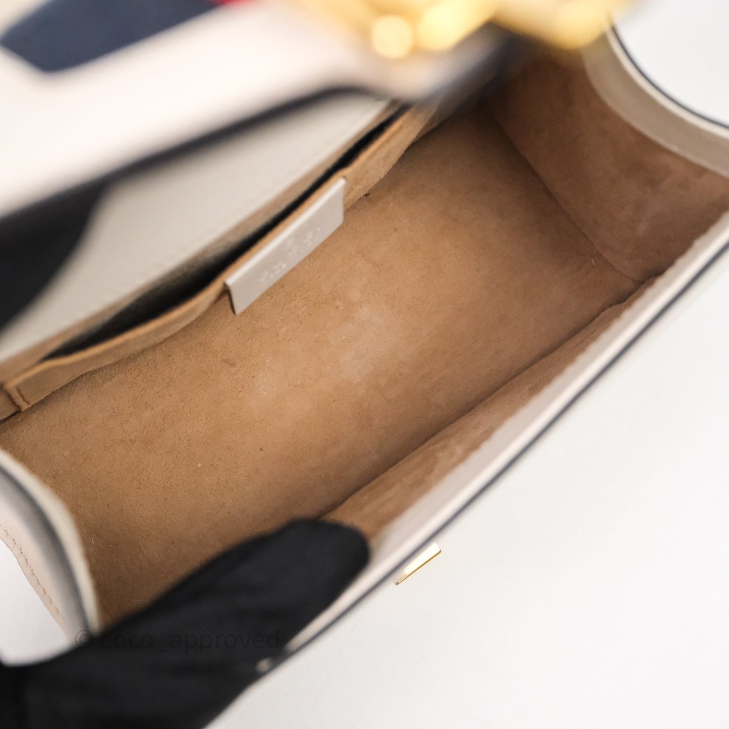Gucci Mini Sylvie Top Handle White Calfskin Shoulder Bag⁣ ⁣⁣⁣⁣⁣⁣⁣⁣⁣⁣⁣⁣⁣⁣⁣⁣With Strap