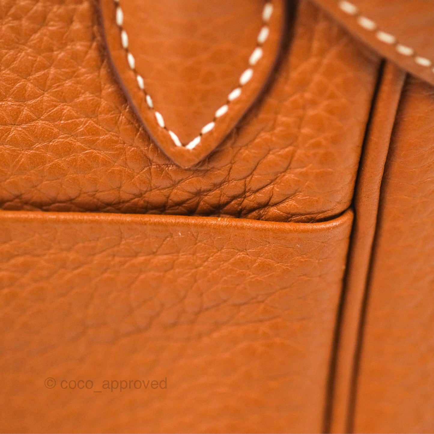 Hermès Lindy 26 Gold Taurillon Clemence Gold Hardware