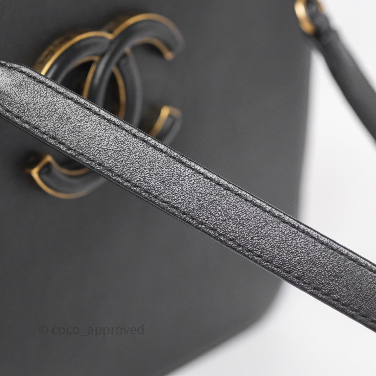 Chanel Coco Curve Vanity Black Calfskin & Goatskin Antique Gold Hardware