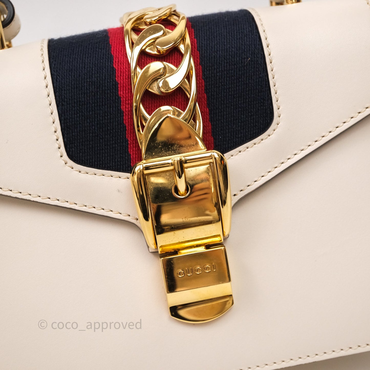 Gucci Mini Sylvie Top Handle White Calfskin Shoulder Bag⁣ ⁣⁣⁣⁣⁣⁣⁣⁣⁣⁣⁣⁣⁣⁣⁣⁣With Strap