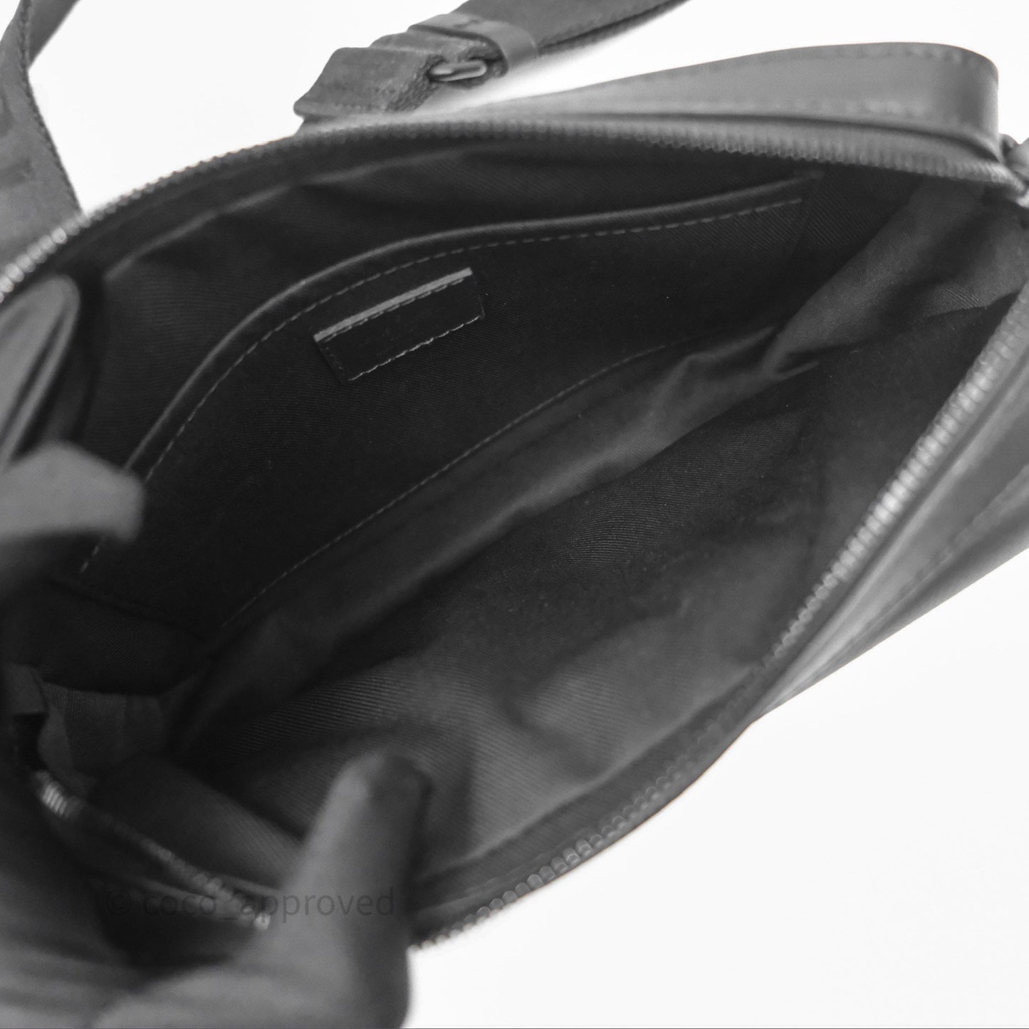 Louis Vuitton Fastline Messenger Black