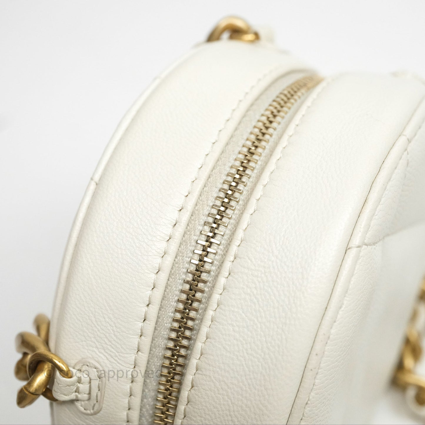 Chanel 19 Round Clutch With Chain White Calfskin Mixed Hardware