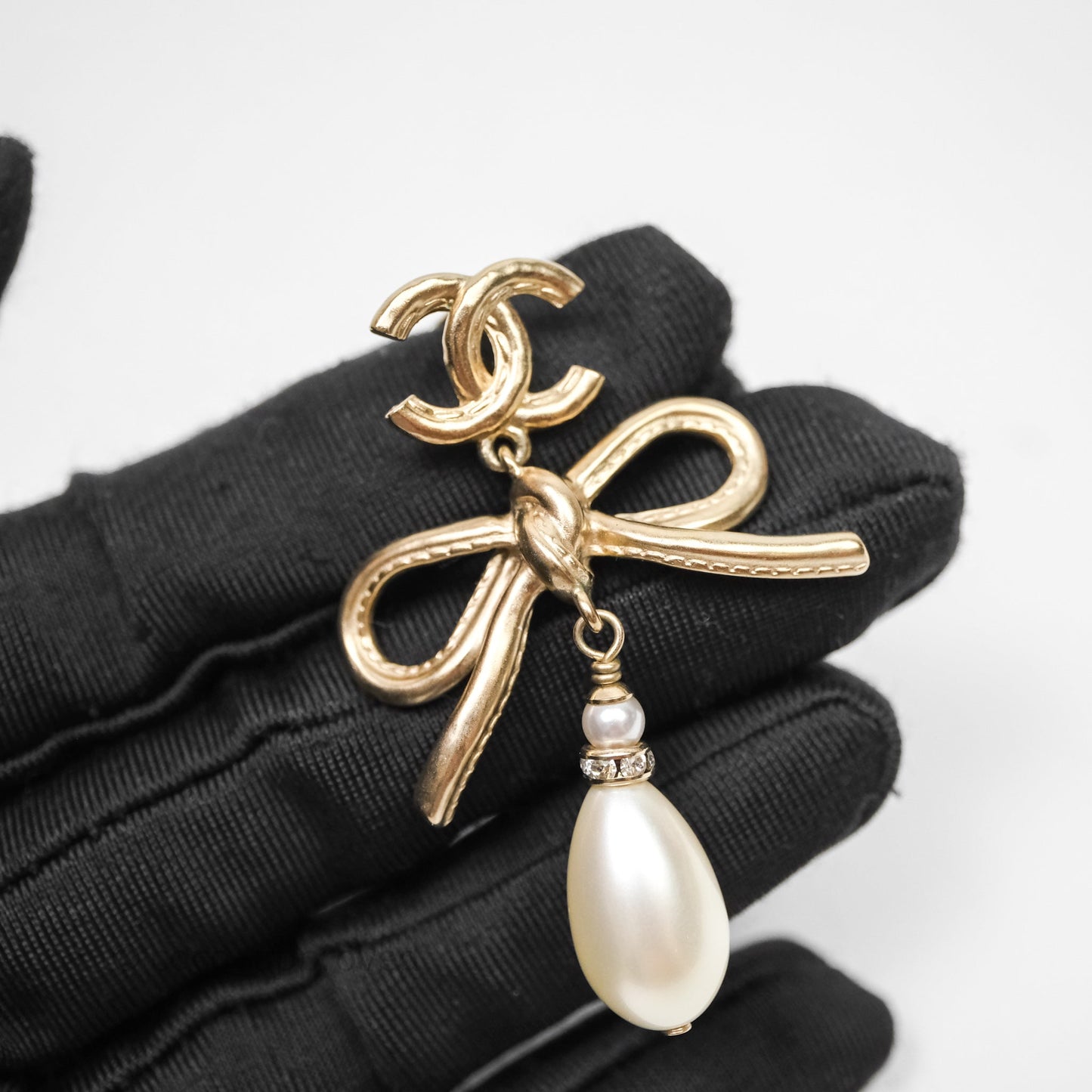 Chanel CC Pearl Drop Bow Earrings Gold Tone 22S