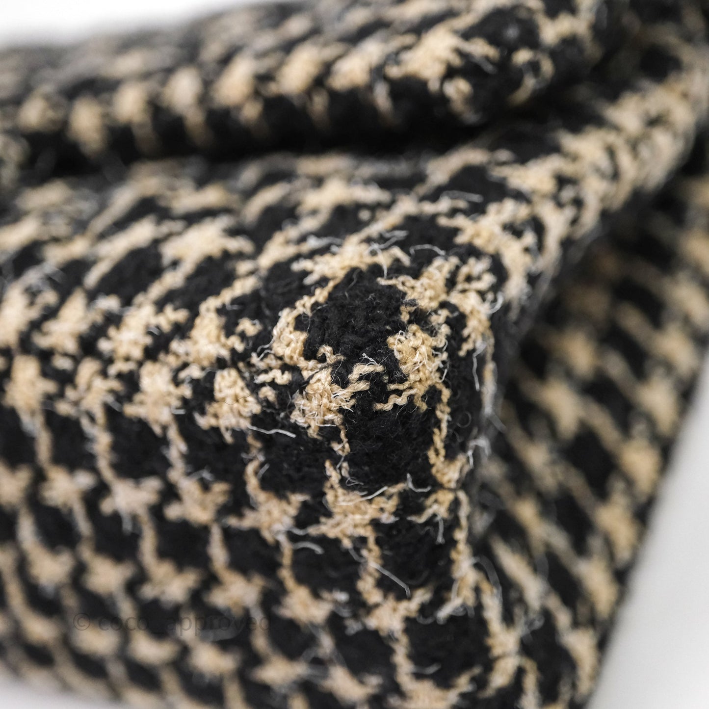Chanel Reissue 225 Black Beige Houndstooth Tweed Antique Gold Hardware