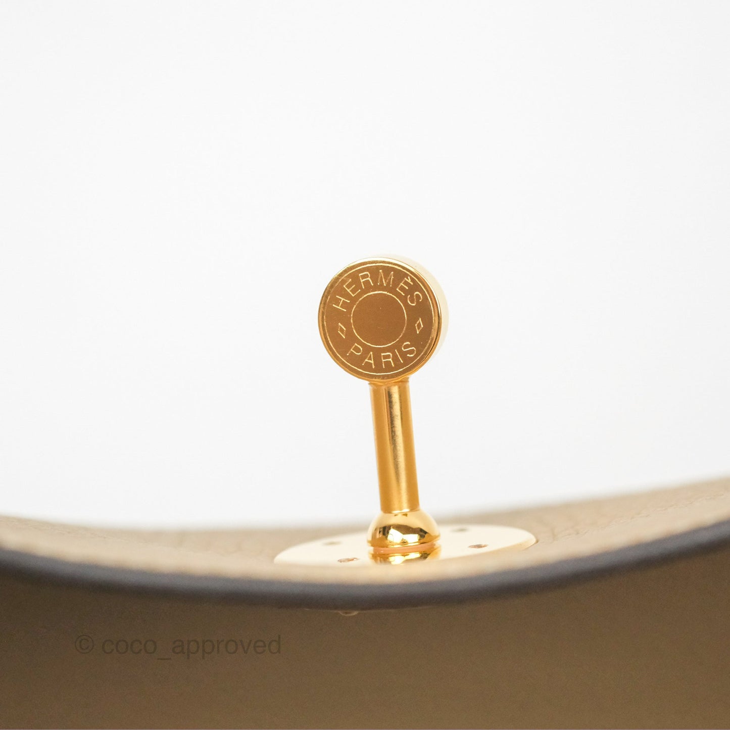 Hermès Lindy 26 Trench Clemence Gold Hardware