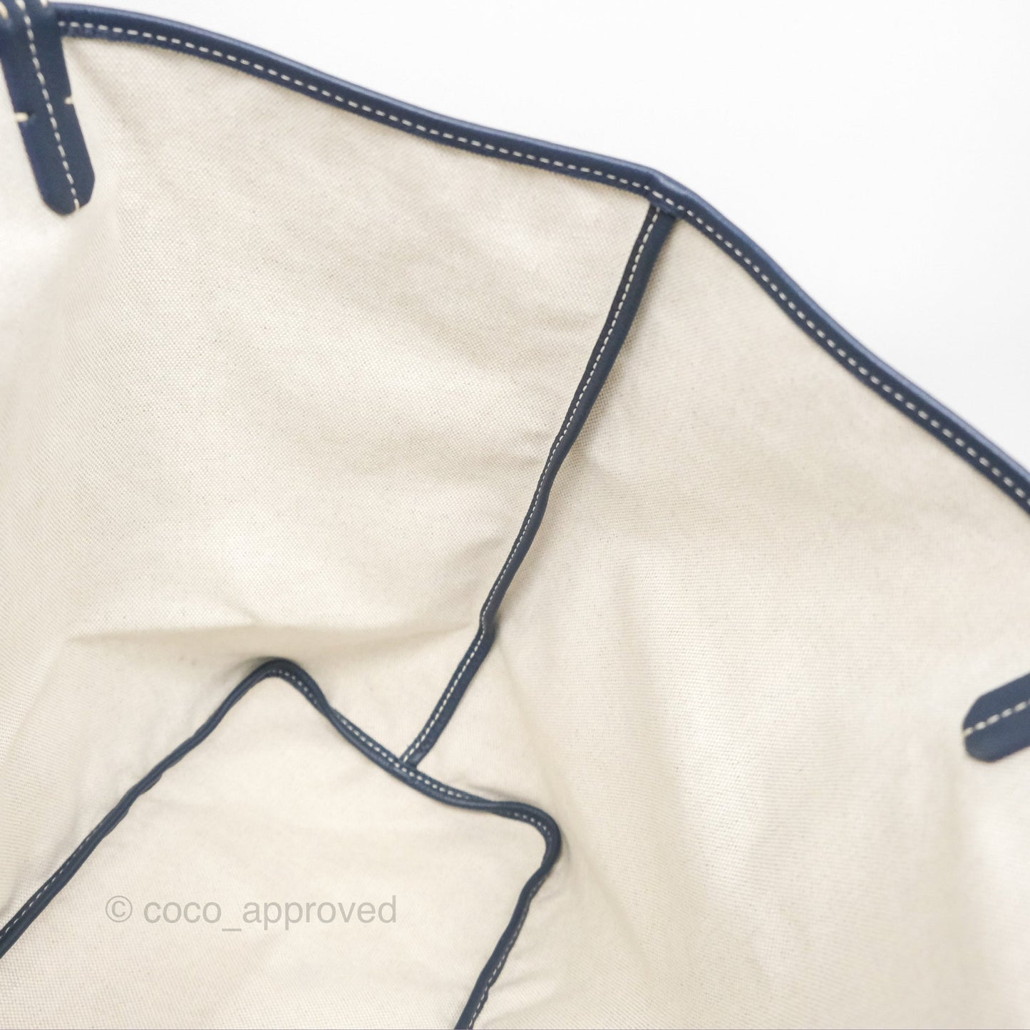 Goyard St Louis Tote PM ⁣⁣⁣⁣⁣⁣⁣⁣⁣⁣⁣⁣⁣⁣⁣⁣⁣⁣⁣⁣Navy
