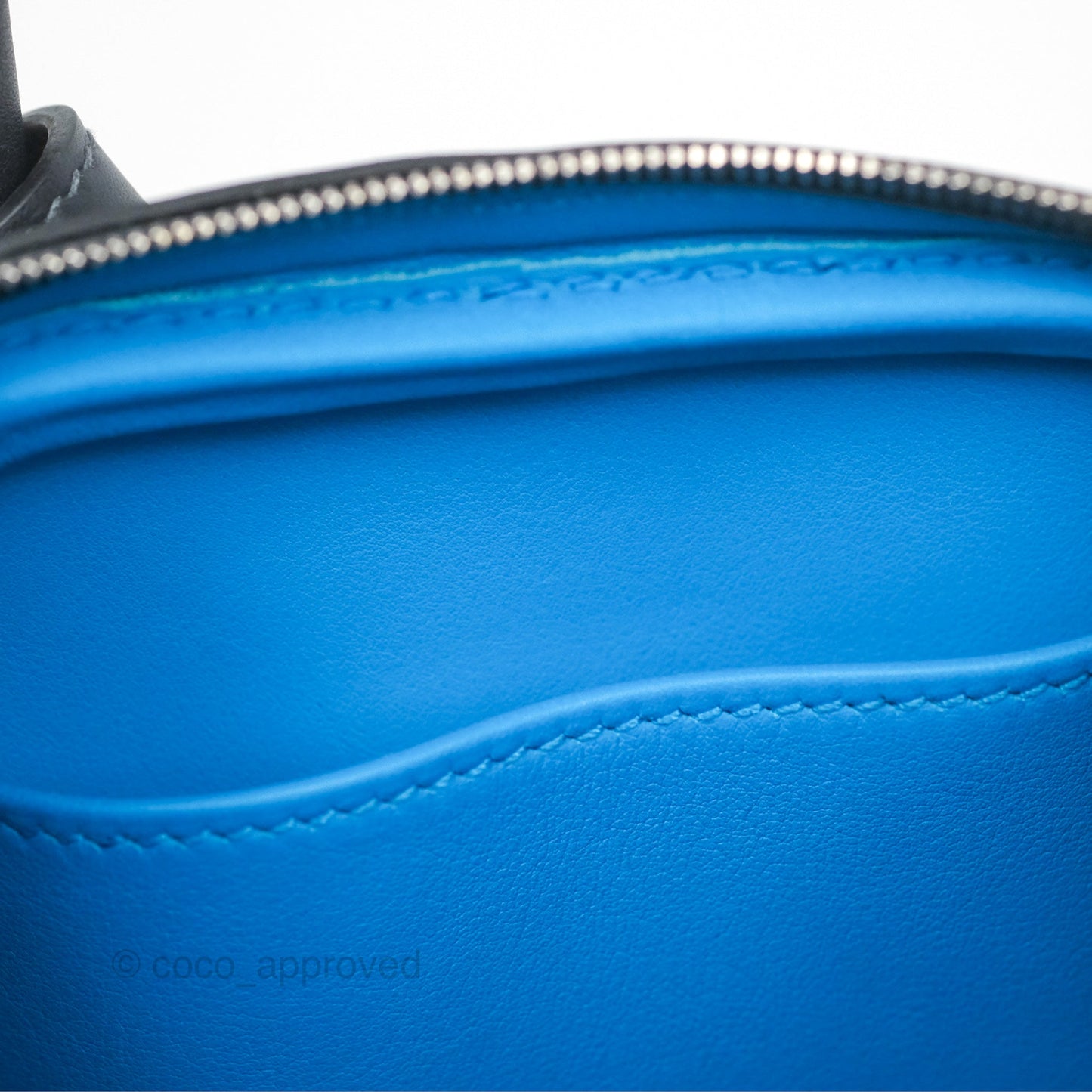 Hermès Lindy 26 Caban/Bleu Frida Swift Palladium Hardware