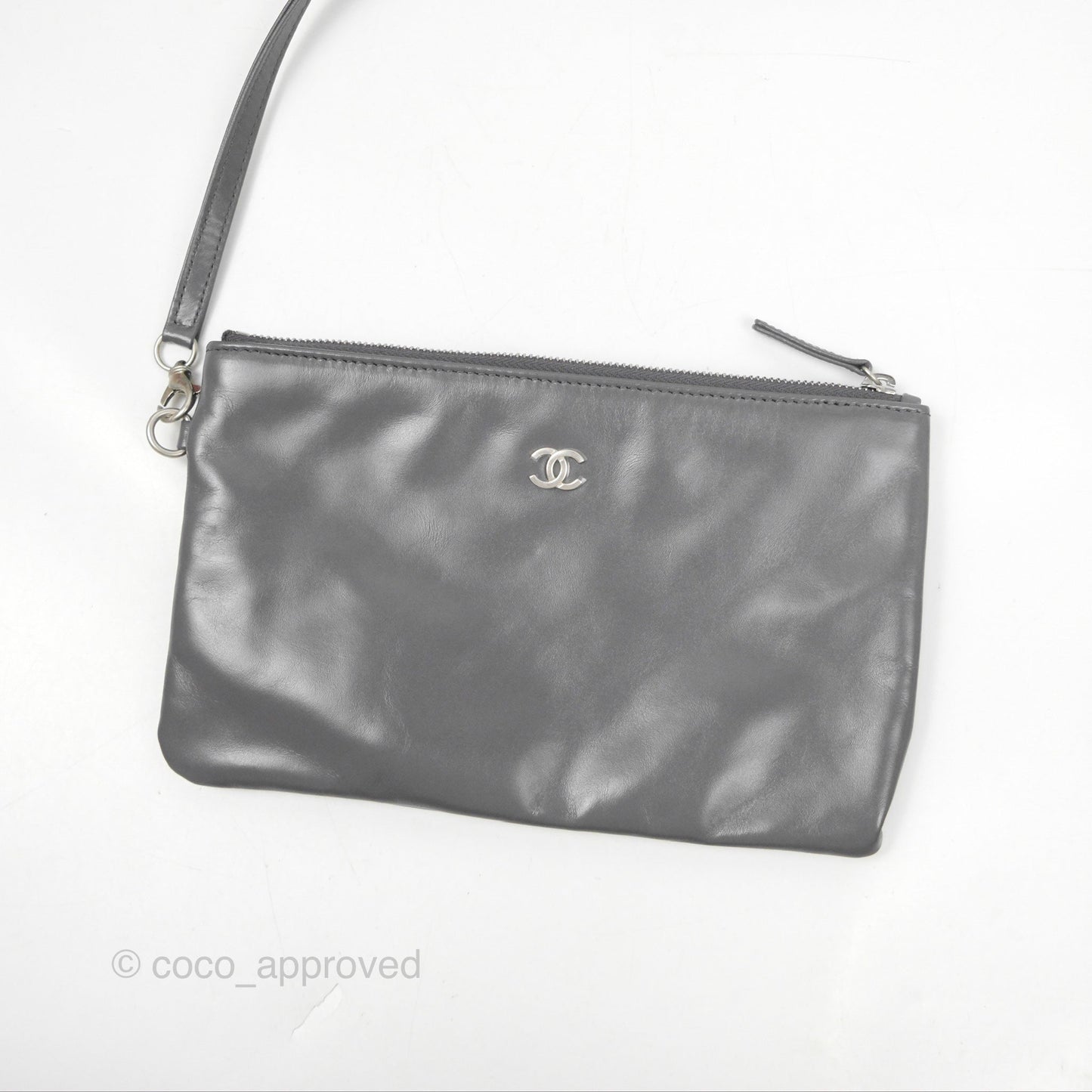 Chanel 22 Medium Grey Shiny Aged Calfskin Matte Silver Hardware