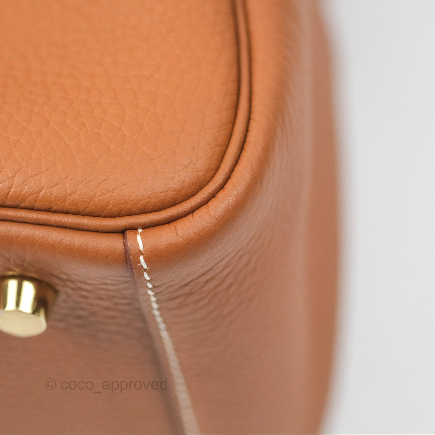Hermès Lindy 26 Gold Taurillon Clemence Gold Hardware