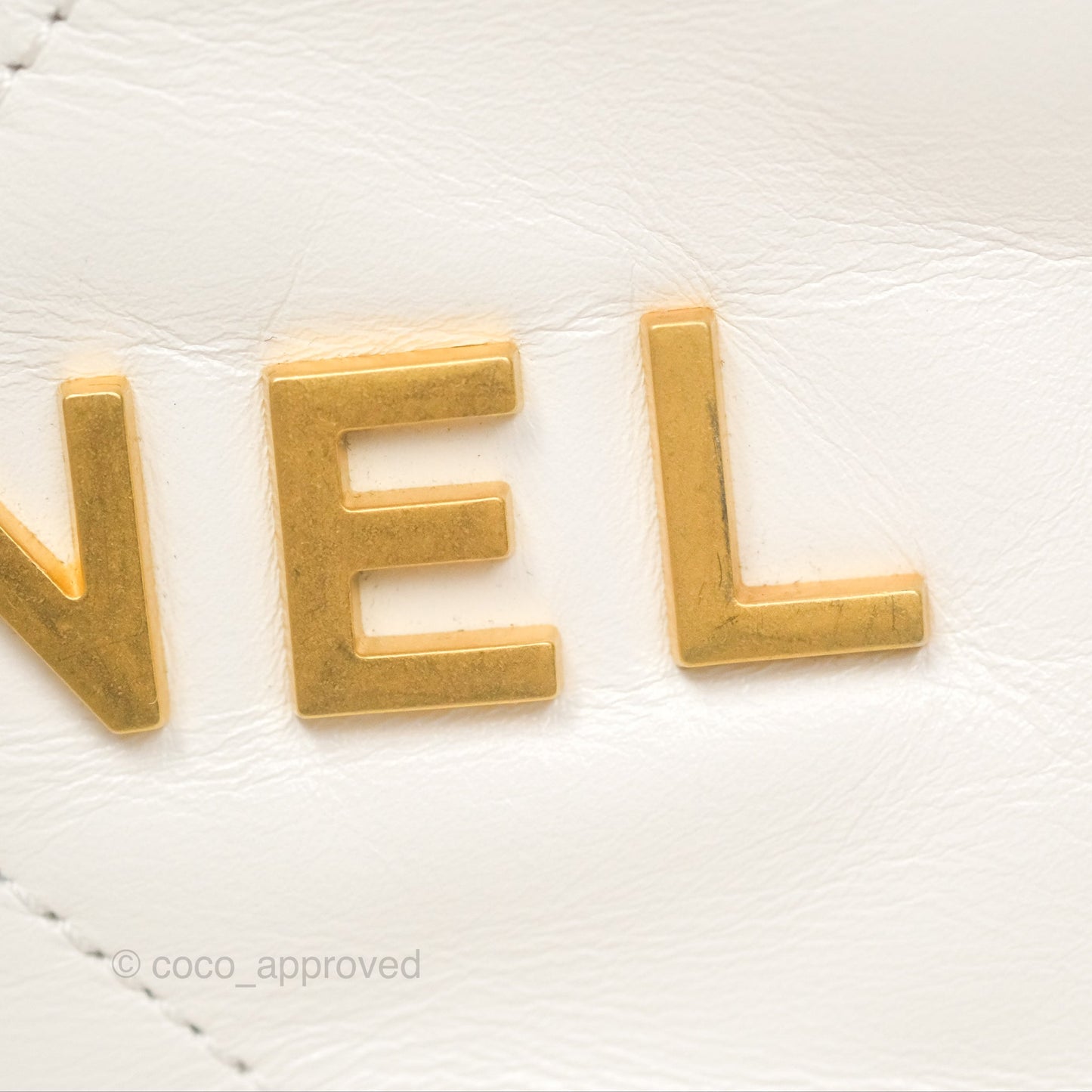 Chanel 22 Medium White Shiny Calfskin Aged Gold Hardware