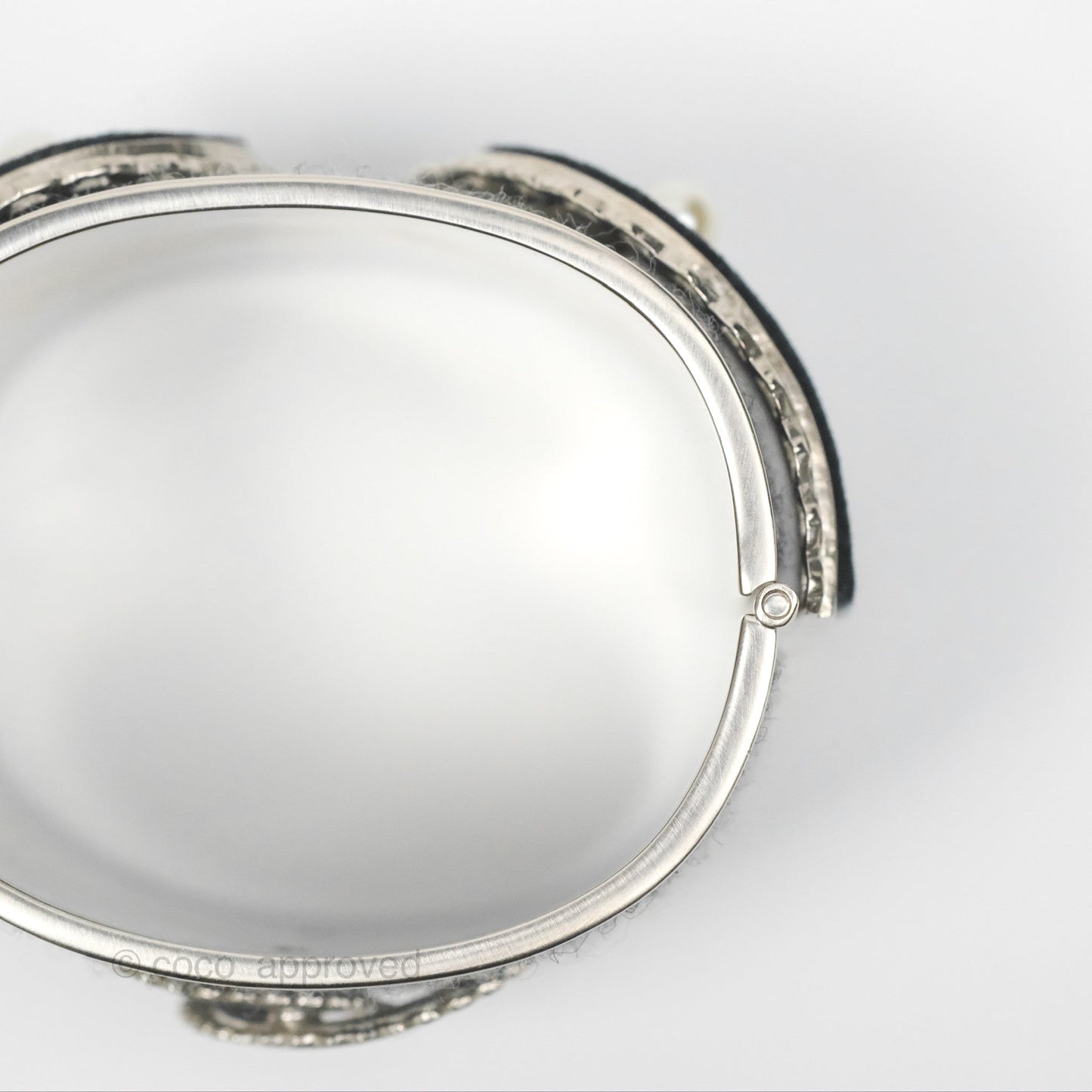 Chanel CC Pearl Bracelet Grey Navy Silver Tone 15V