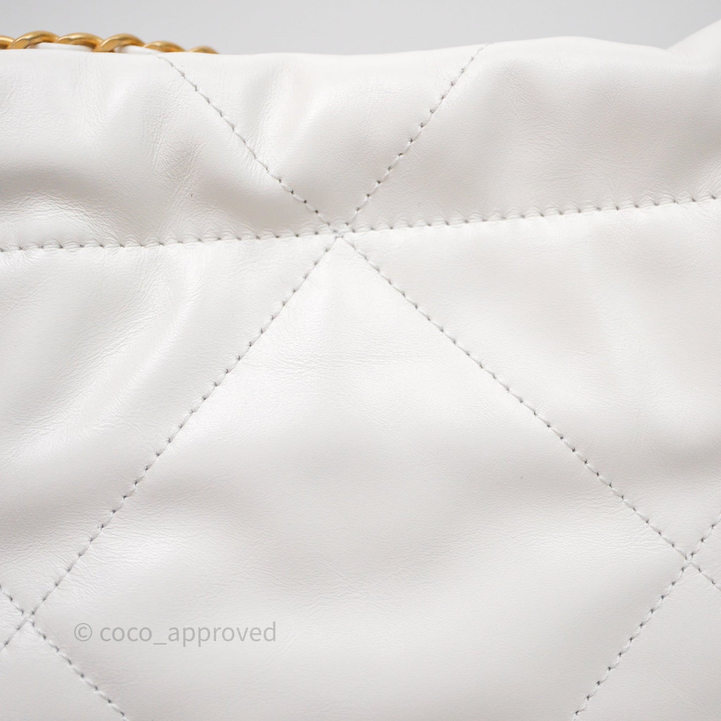 Chanel 22 Mini Bag White Shiny Crumpled Calfskin Aged Gold Hardware