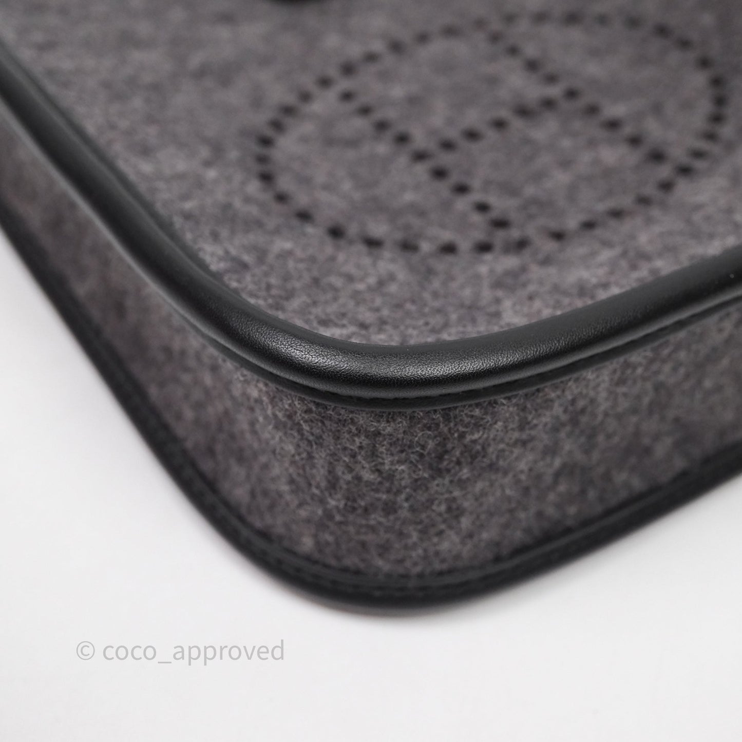 Hermès Mini Evelyne 16 Graphite 88 / Noir 89 Wool Swift Palladium Hardware