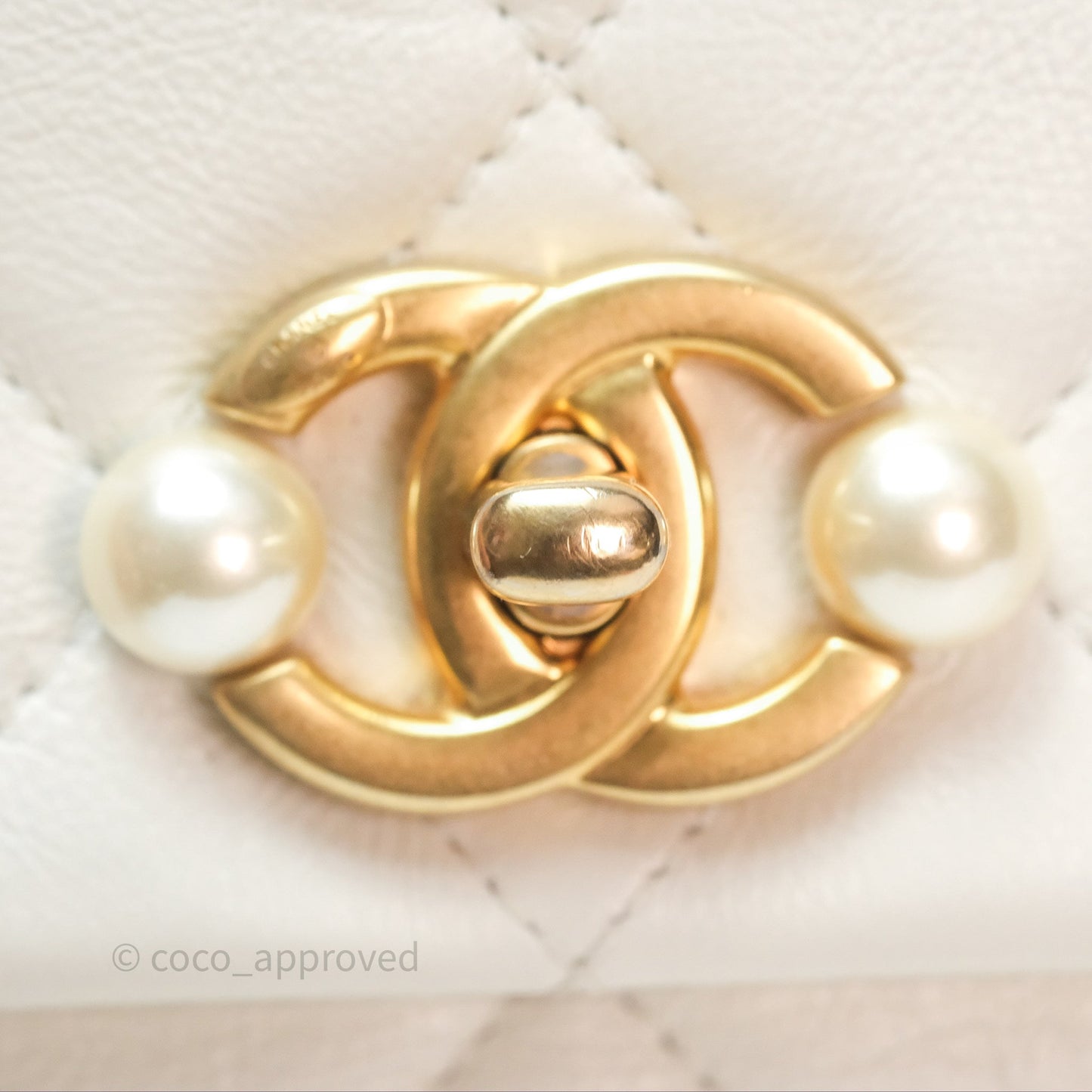 Chanel Quilted Pearl Flap Bag White Shiny Crumpled Calfskin Aged Gold Hardware 22C