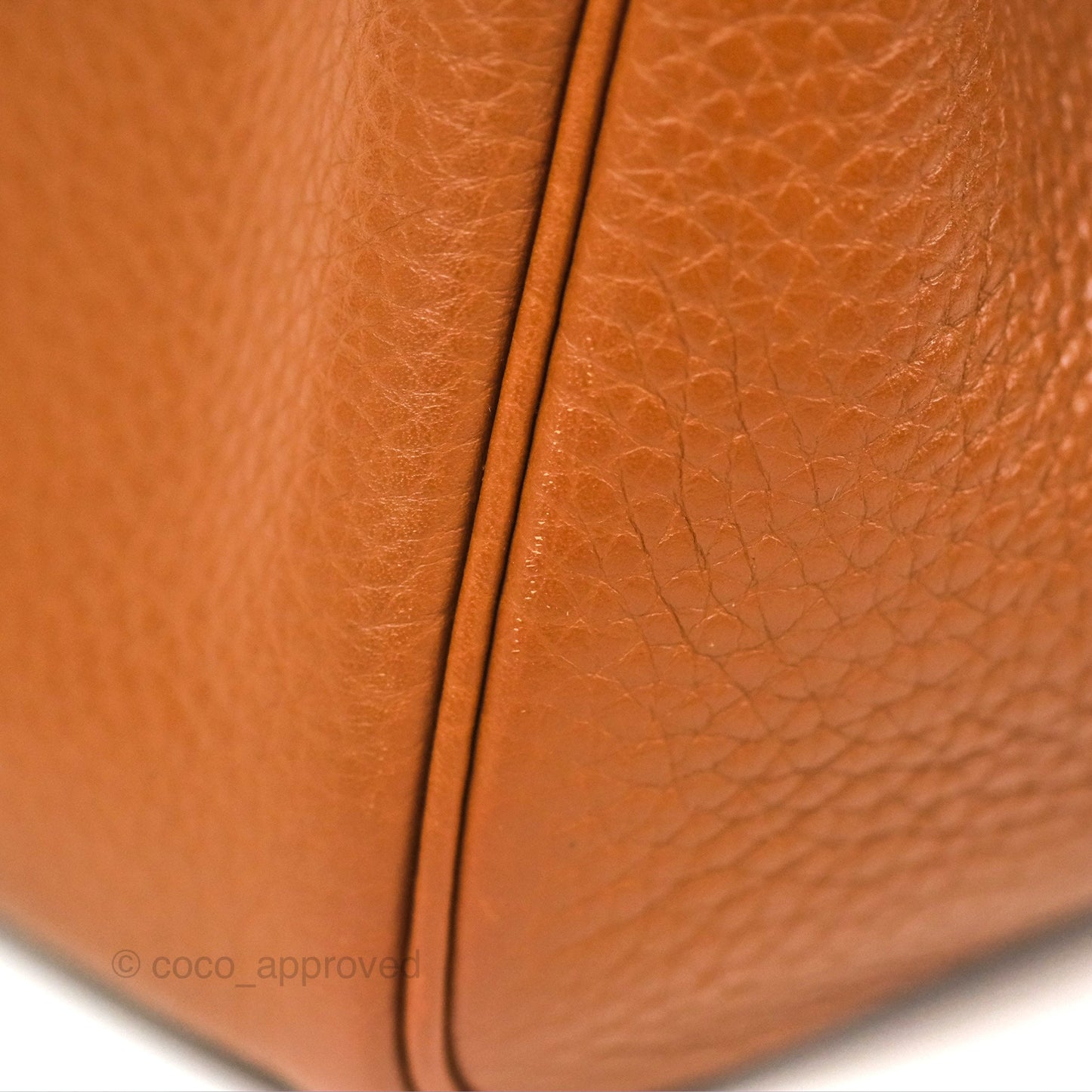 Hermès Lindy 26 Gold Taurillon Clemence Gold Hardware