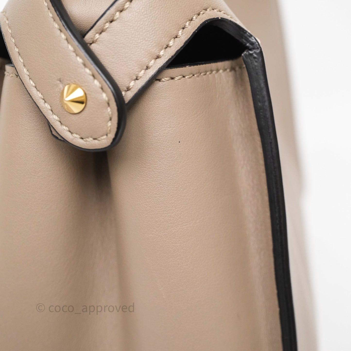 Fendi Peekaboo Iconic Essentially Bag Calfskin Beige