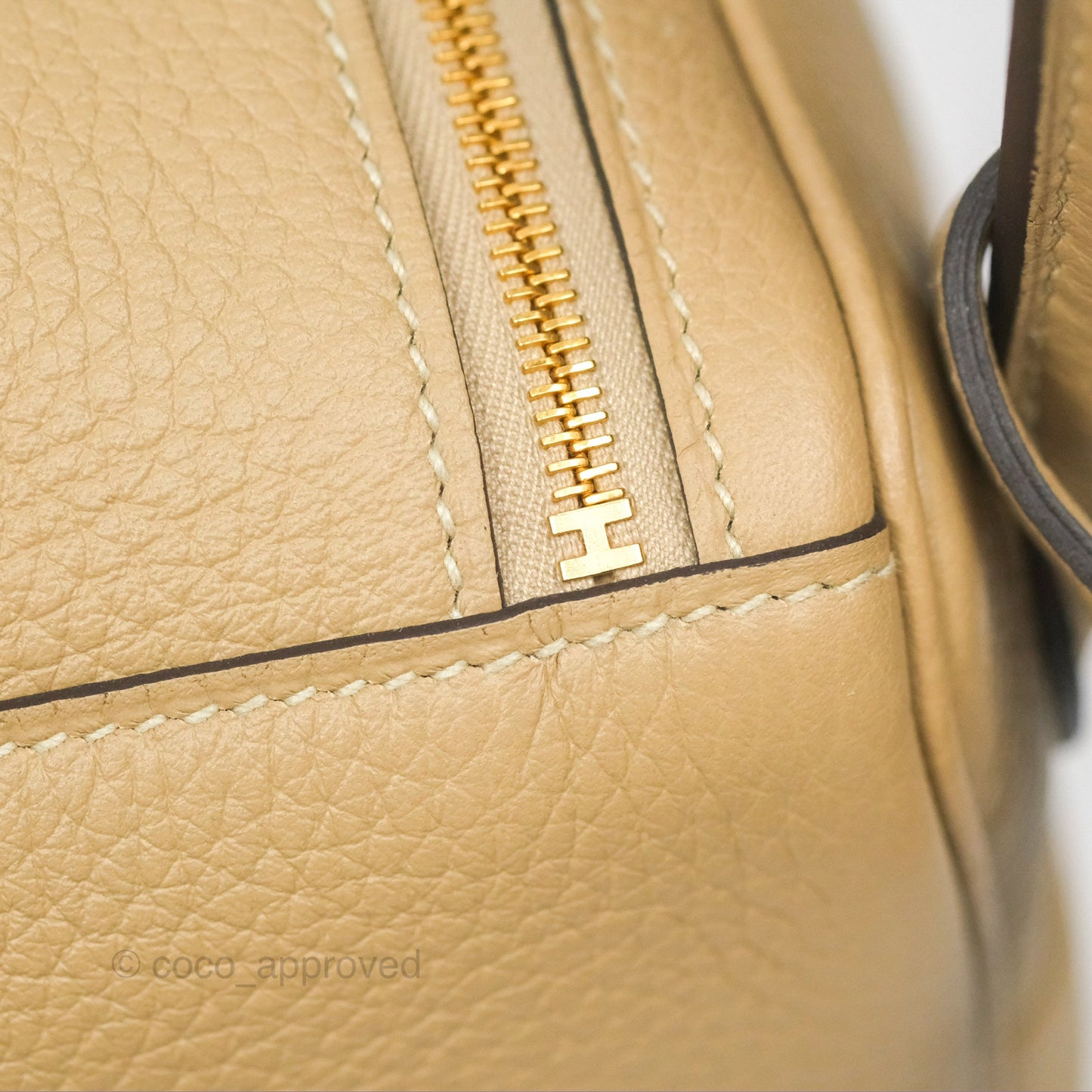 Hermès Lindy 26 Trench Clemence Gold Hardware