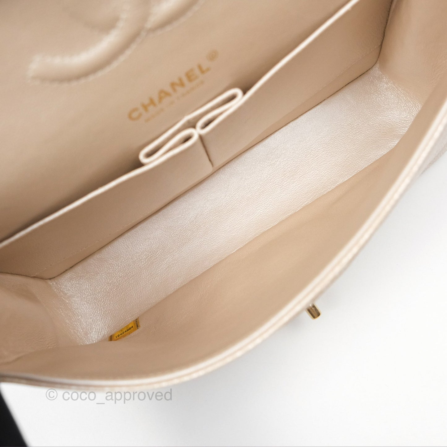 Chanel Classic M/L Medium Double Flap Iridescent Pearly Caviar Aged Gold Hardware⁣⁣