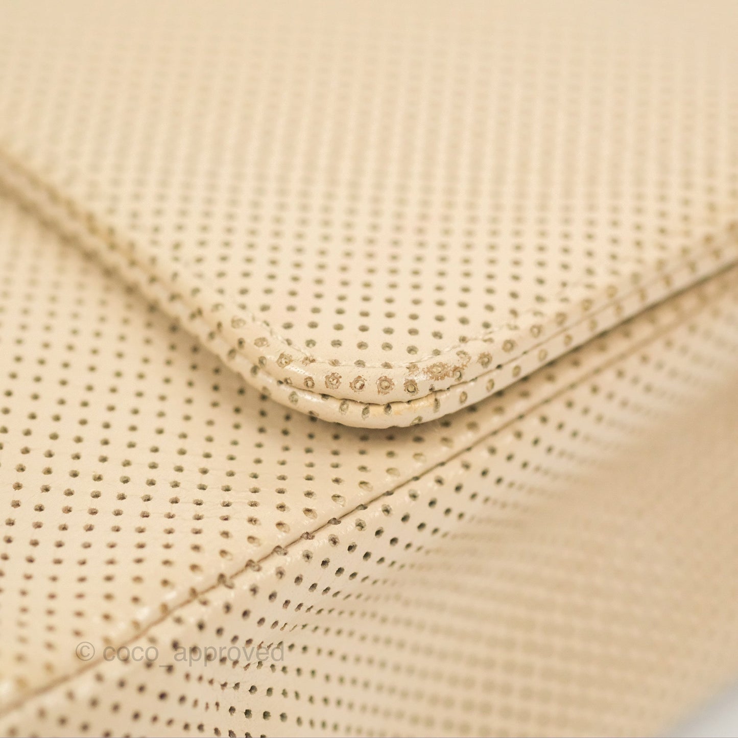Chanel Vintage Medium Perforated Single Flap Beige/Red Matte Gold Hardware⁣⁣