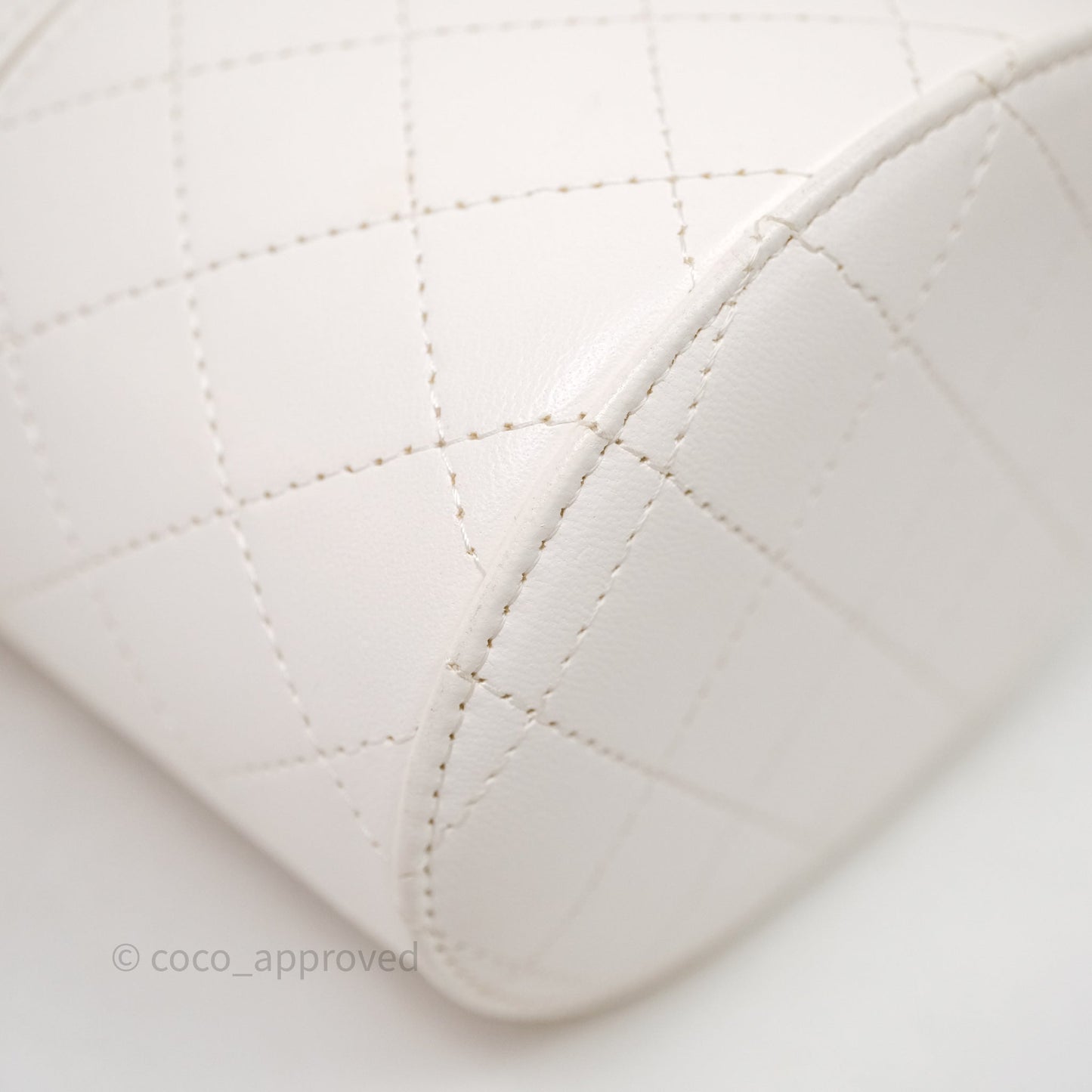 Chanel Quilted Round Vanity Clutch With Chain White Lambskin Gold Hardware