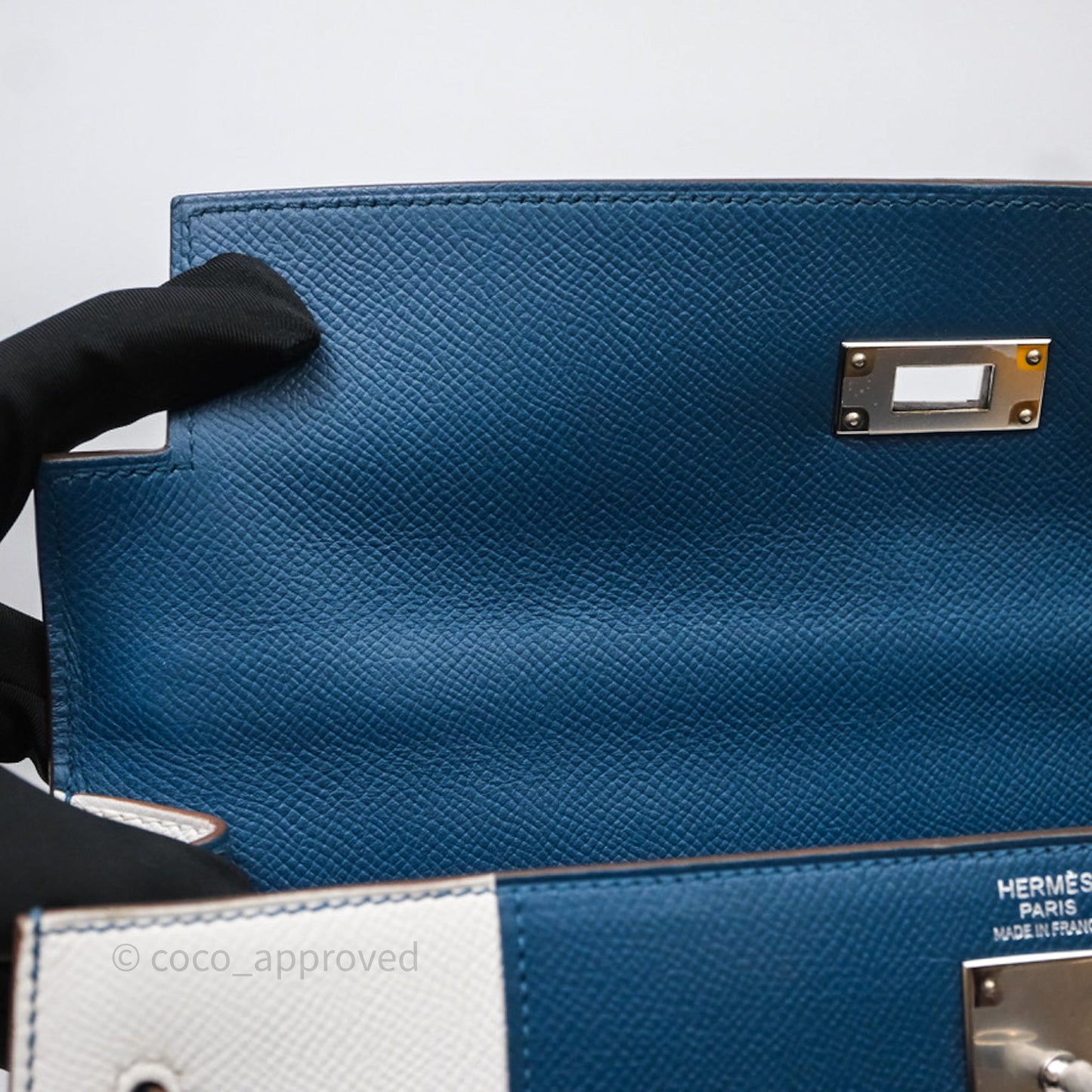 Hermès Kelly 32 Sellier Bleu Thalassa 7A/ White Epsom Palladium Hardware