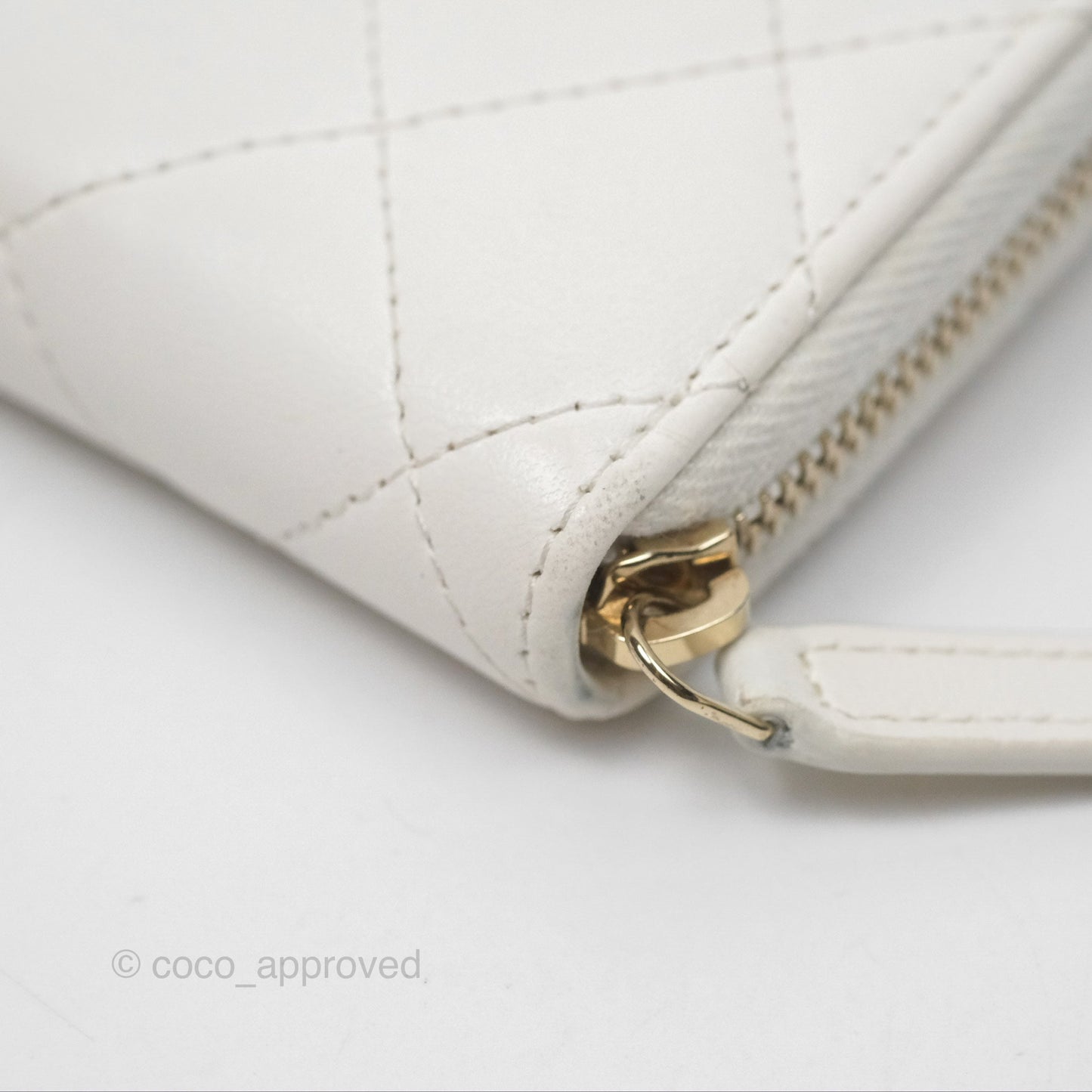 Chanel Pearl CC Zipped Coin Purse White Lambskin Gold Hardware
