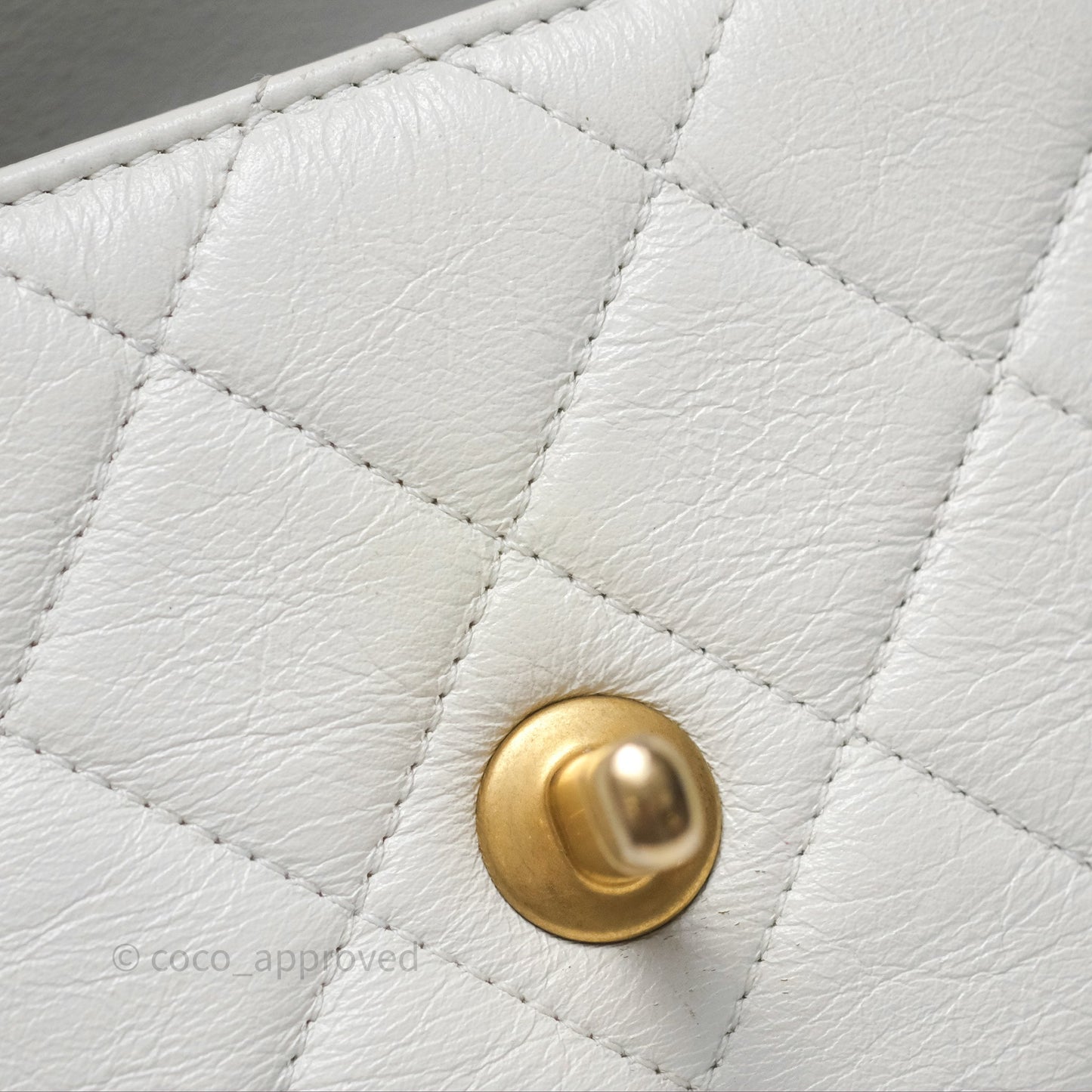 Chanel Quilted Pearl Flap Bag White Shiny Crumpled Calfskin Aged Gold Hardware 22C