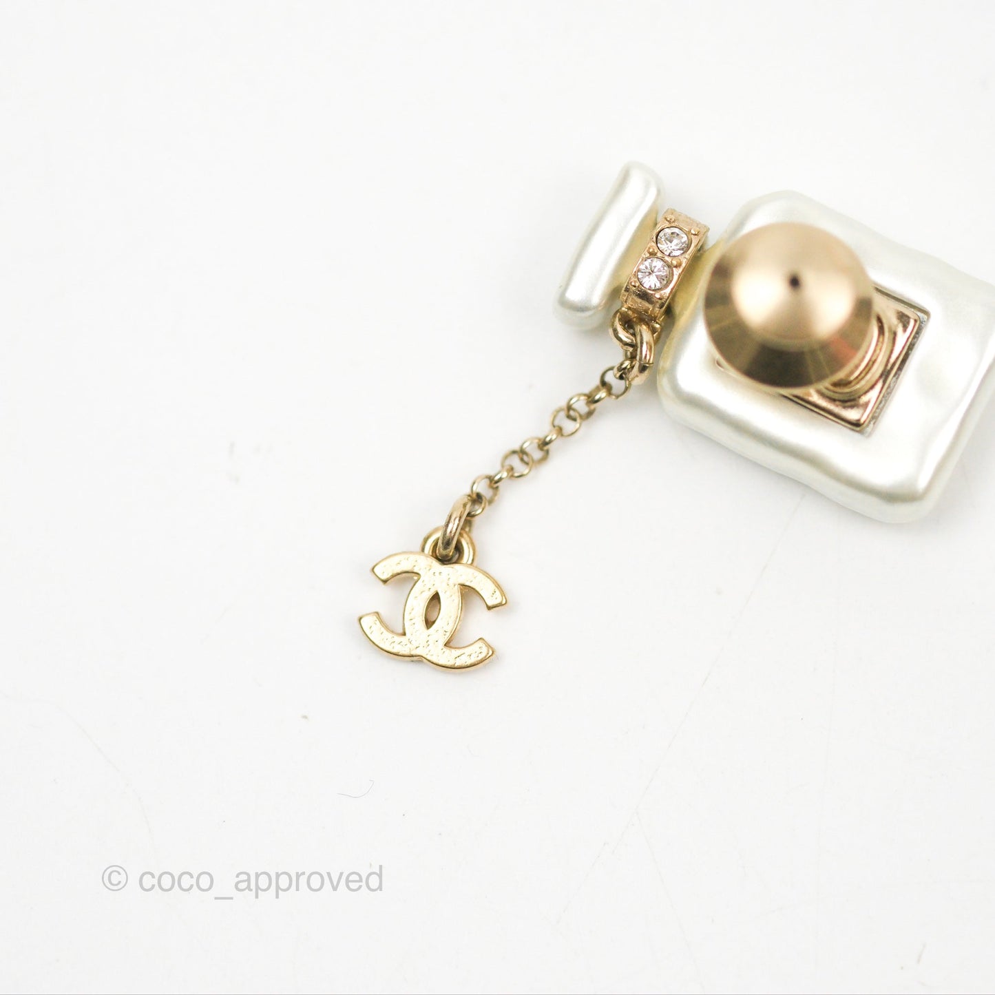Chanel No5 Perfume Bottle Pearl Pin Brooch Gold Tone 22S