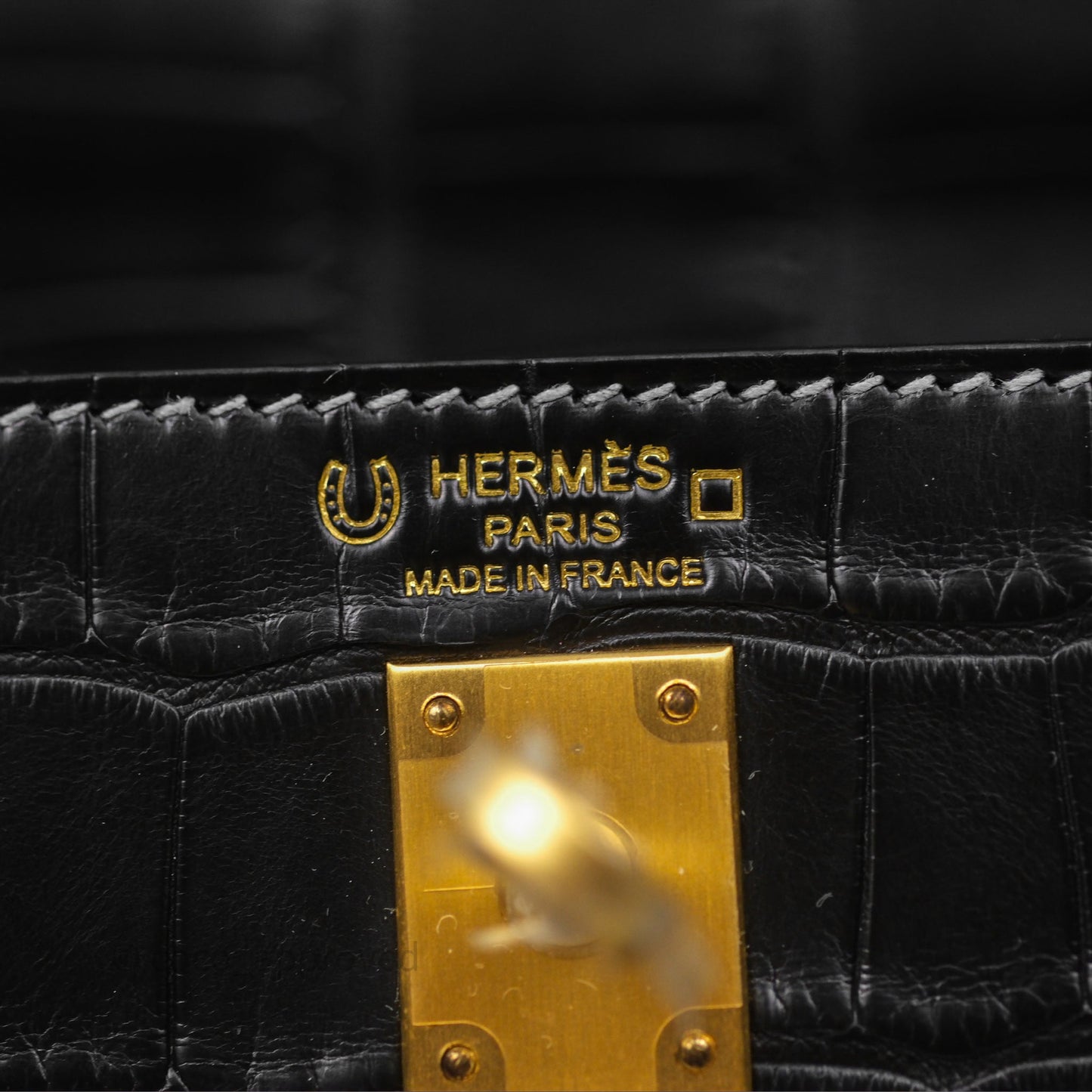 Hermès Retourne Kelly 25 Alligator Perso Noir 89 / Gris Mouette 4Z Brushed Gold Hardware