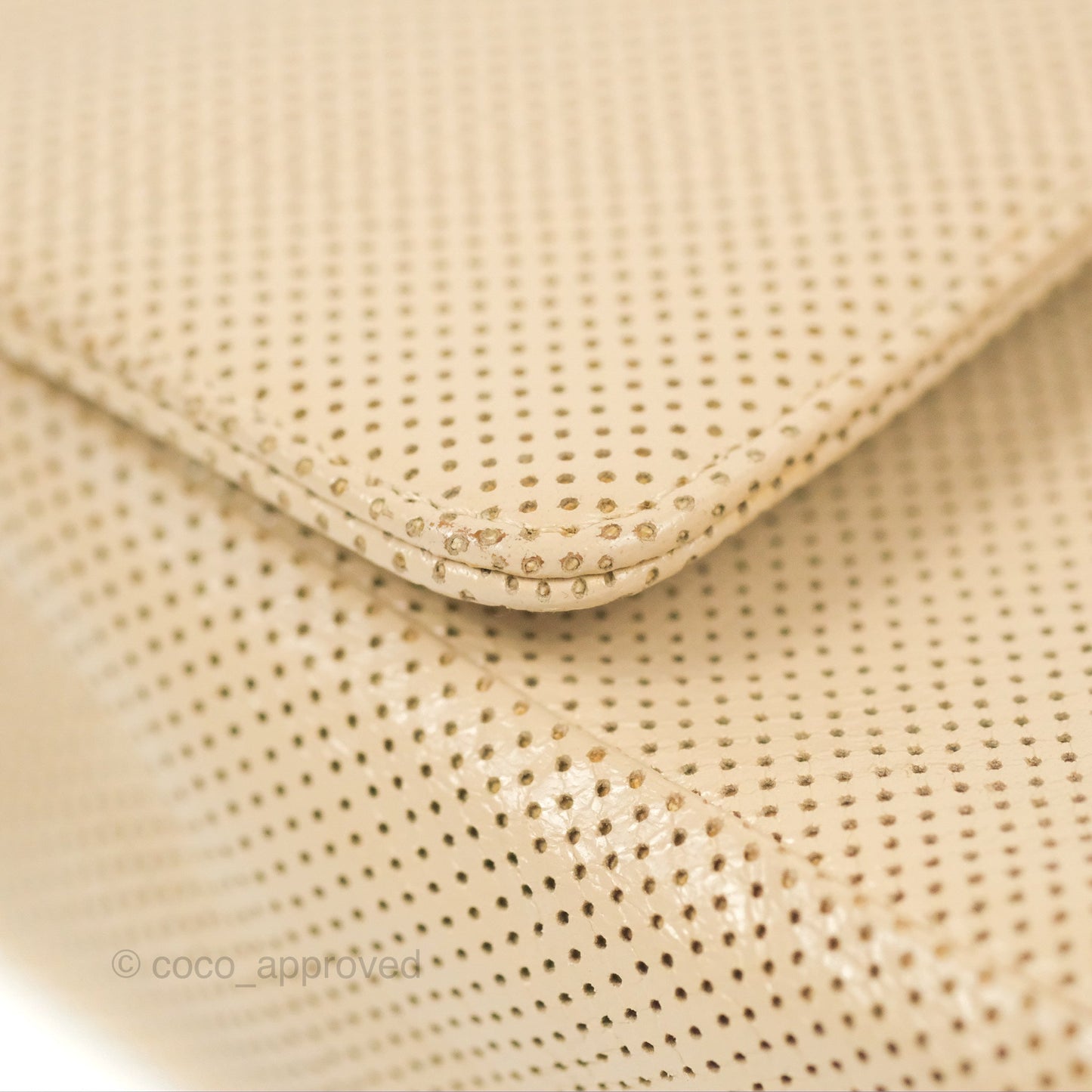 Chanel Vintage Medium Perforated Single Flap Beige/Red Matte Gold Hardware⁣⁣