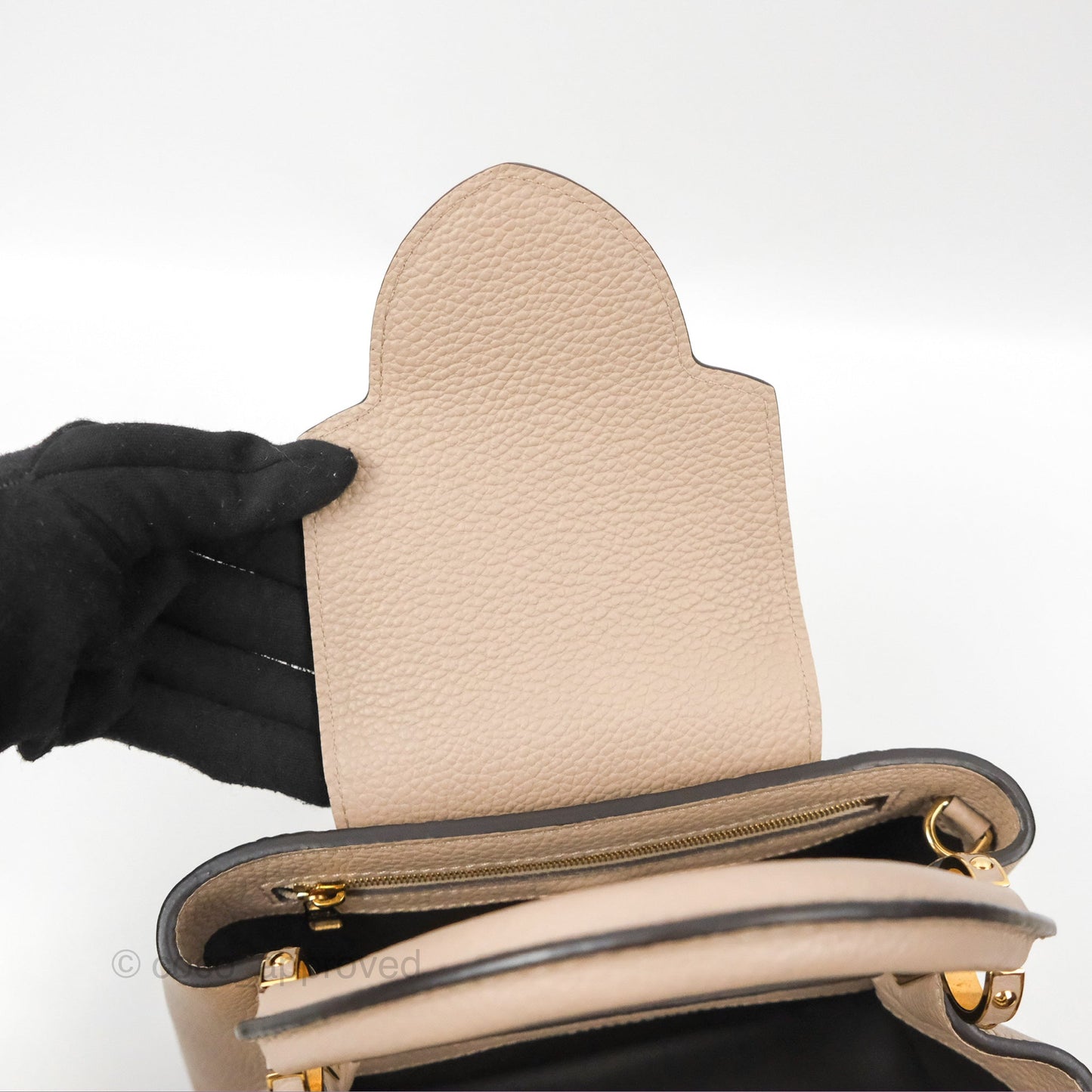 Louis Vuitton Taurillon Capucines BB Galet