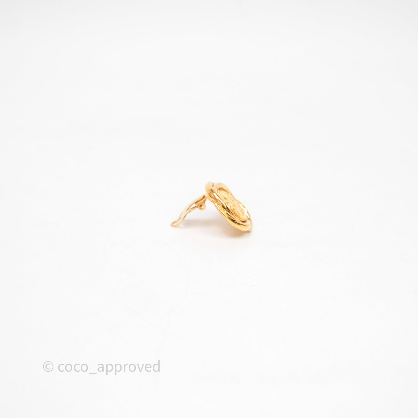 Chanel Vintage CC Round Ear Clip Gold Tone 93P