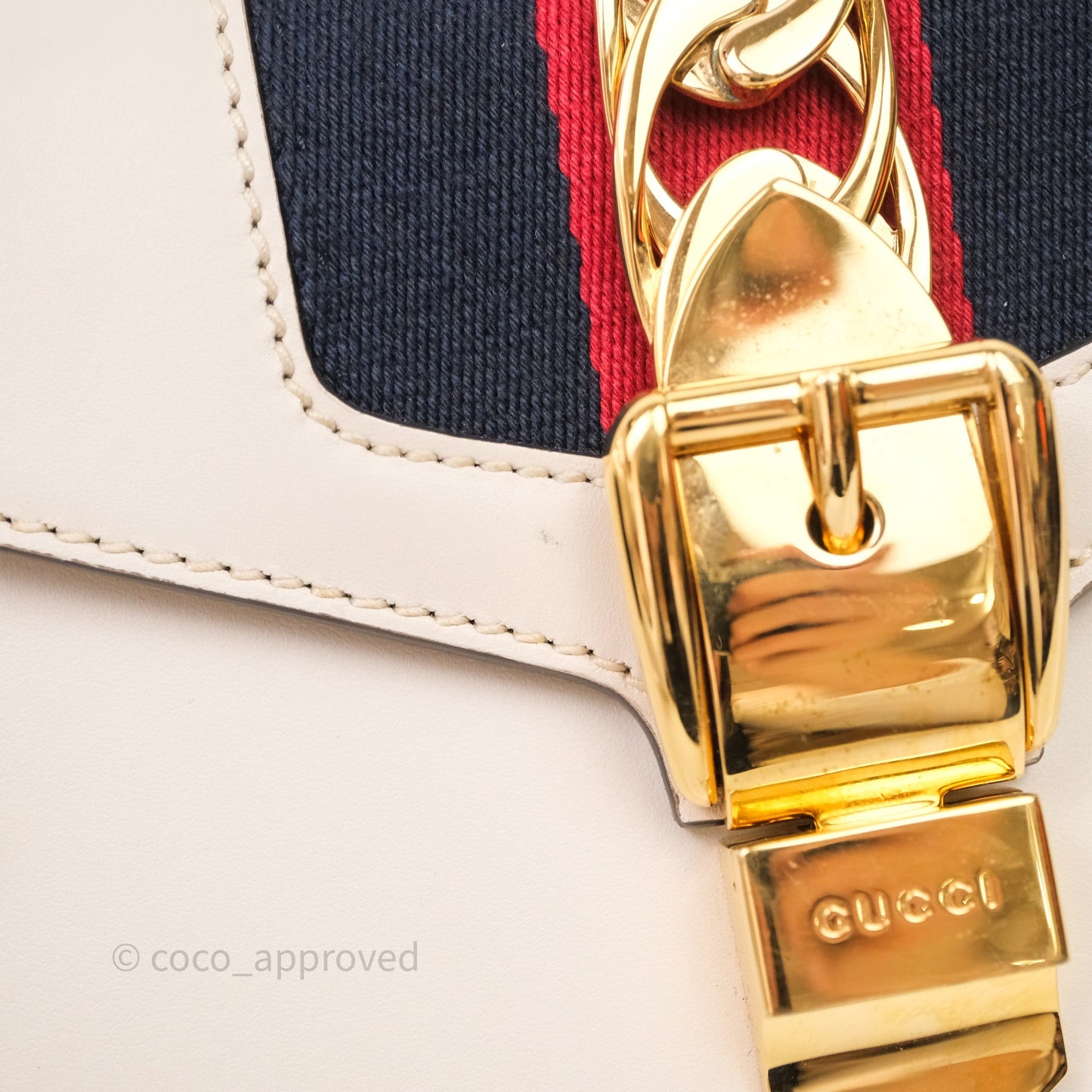 Gucci Mini Sylvie Top Handle White Calfskin Shoulder Bag⁣ ⁣⁣⁣⁣⁣⁣⁣⁣⁣⁣⁣⁣⁣⁣⁣⁣With Strap