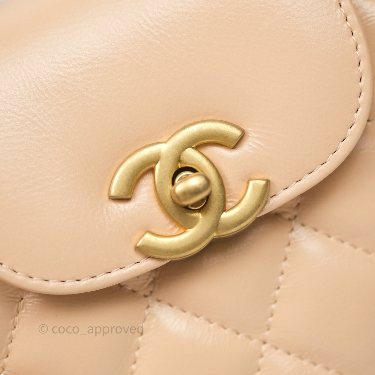 Chanel Kelly Bag Quilted Light Beige Shiny Crumpled Calfskin Aged Gold Hardware