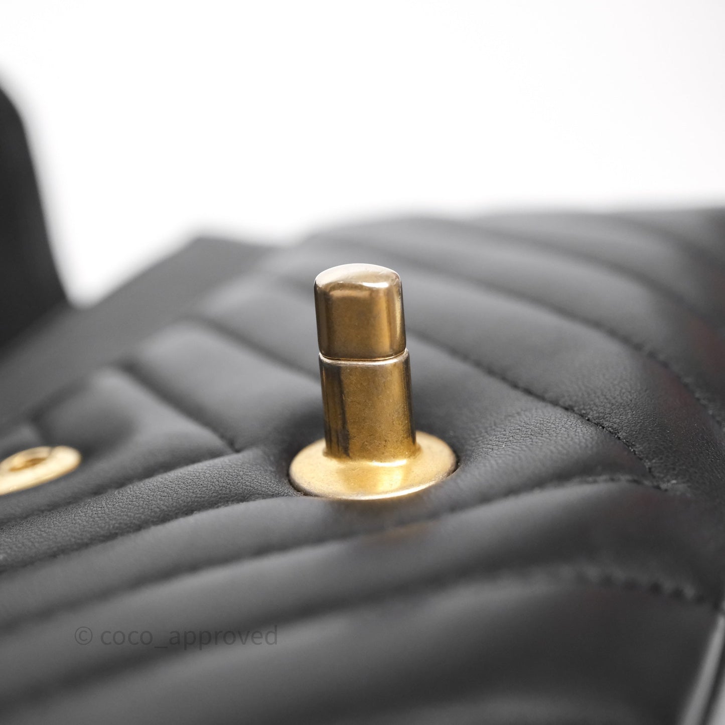 Chanel Classic Medium Flap Chevron Black Lambskin Aged Gold Hardware