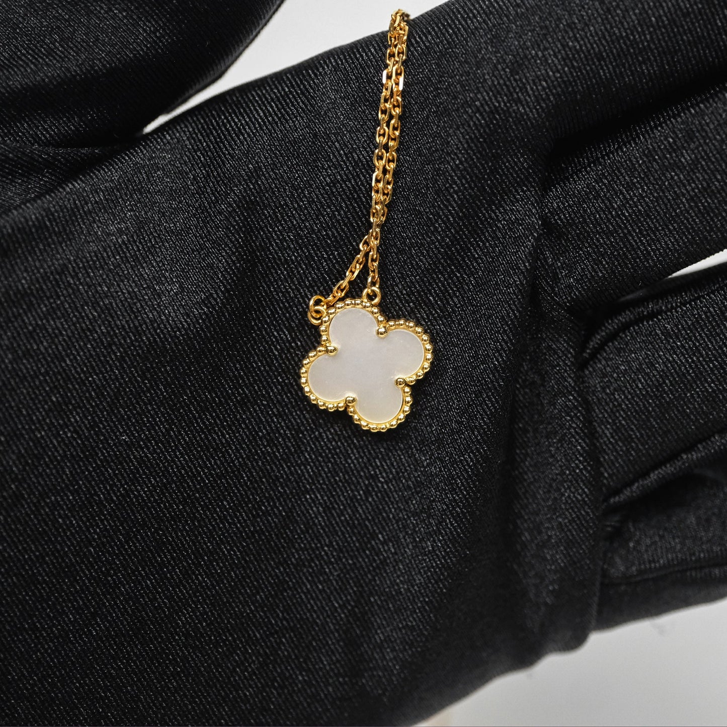 Van Cleef & Arpels Vintage Alhambra Pendant White Mother-of-pearl Yellow Gold